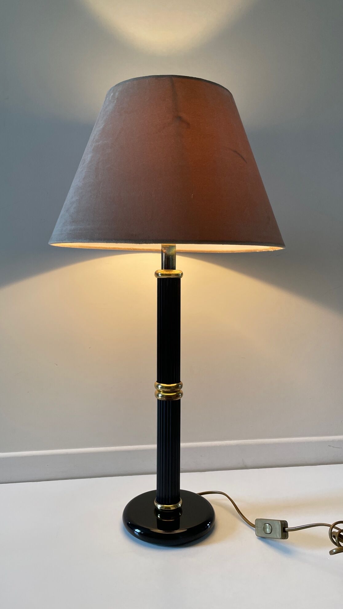 Lampe Le dauphin laiton et velours