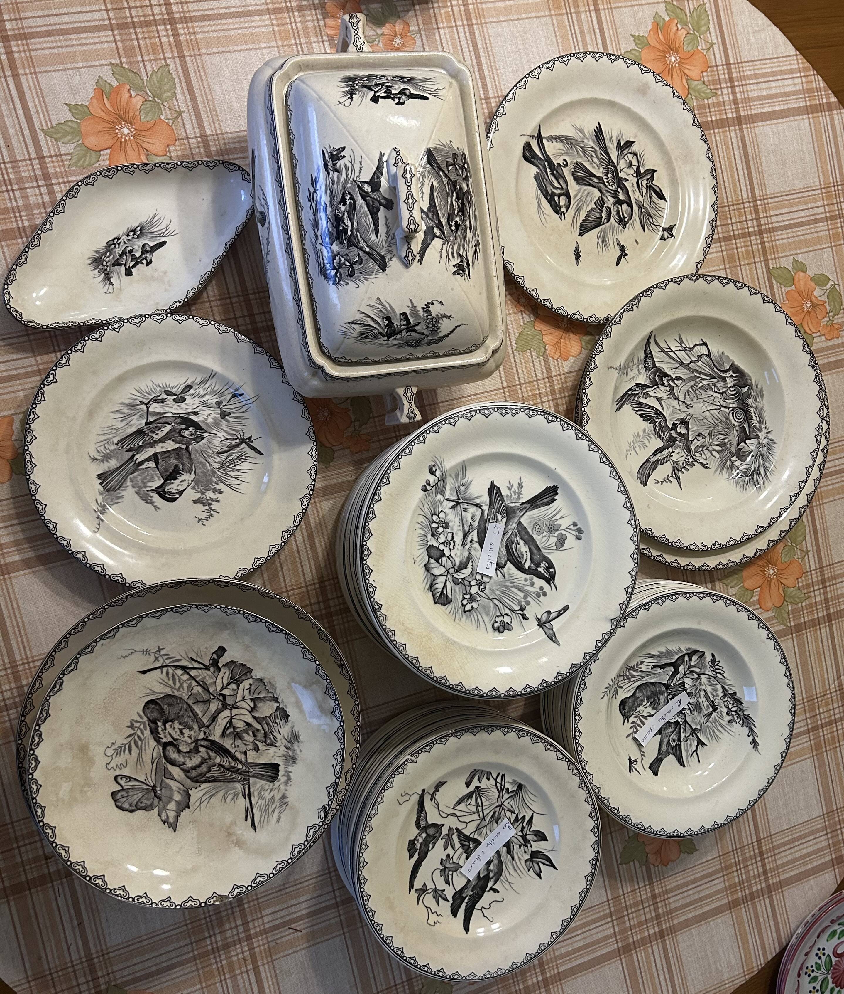 Clairefontaine tableware service, earthenware with bird decoration.