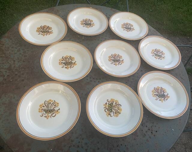 8 flat plates, Carnation model, art deco, CREIL ET MONTEREAU, floral pattern, old
