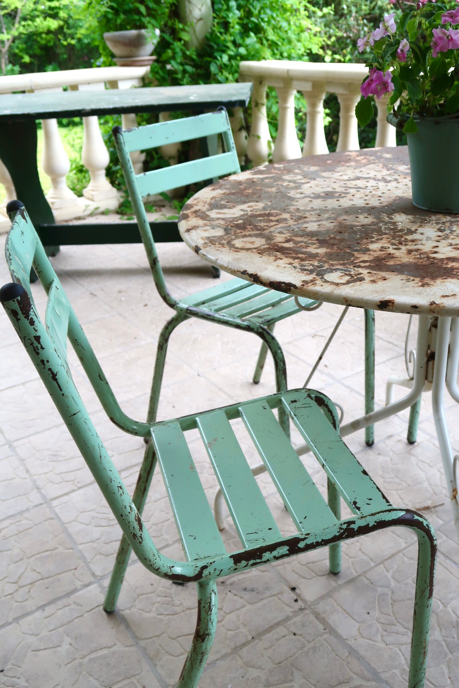 Set of 8 Art Prog metal garden chairs