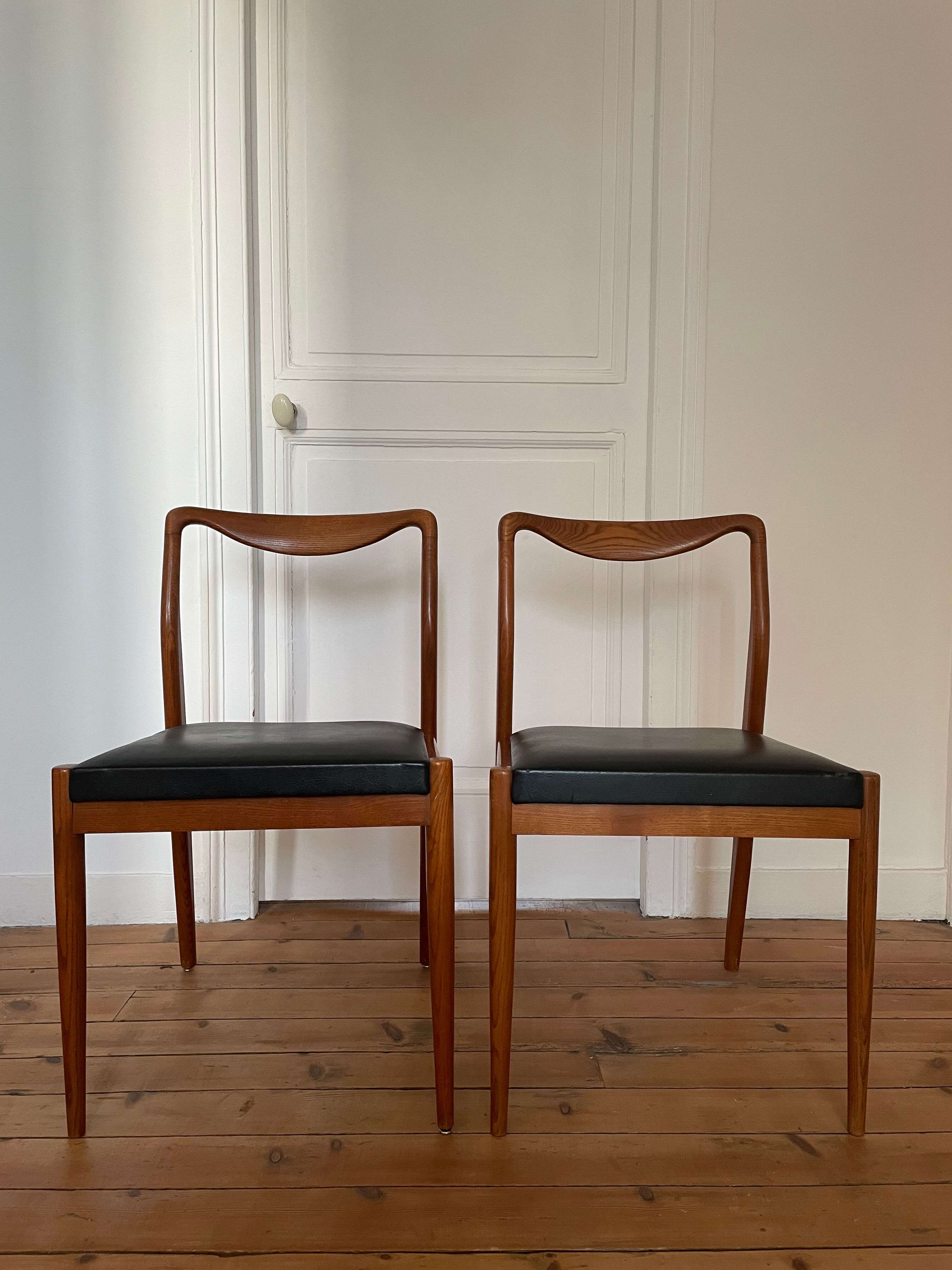 Pair of Scandinavian chairs in teak and skaï, 1965