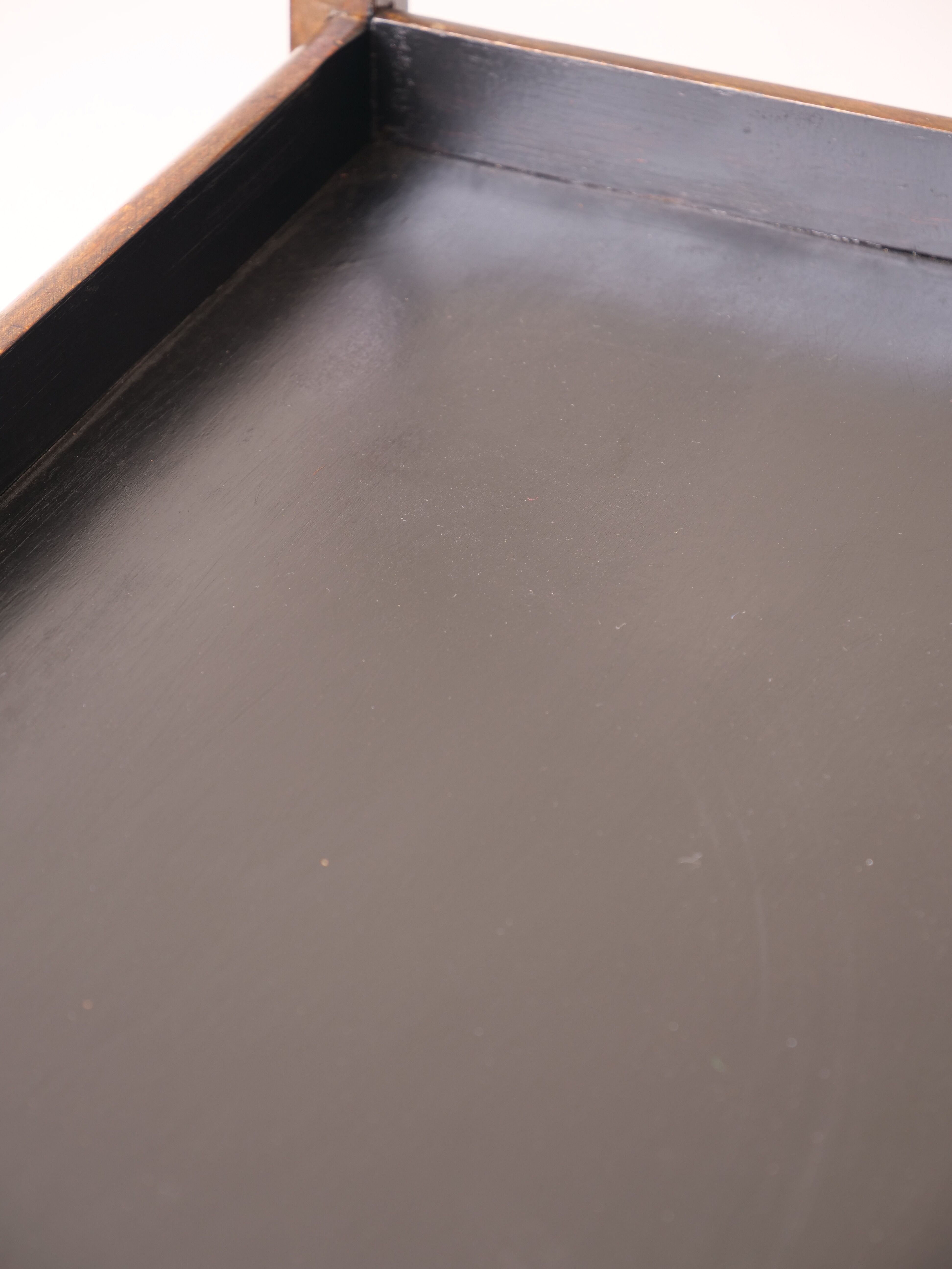 Serving art deco tork