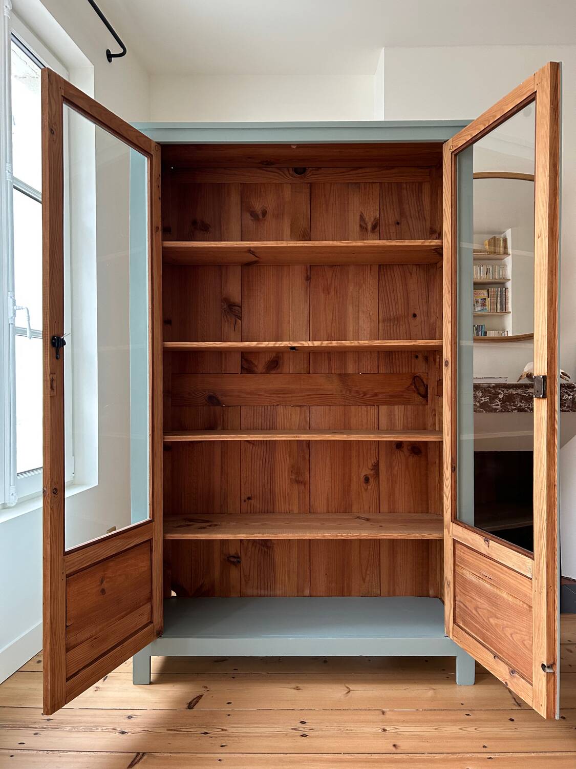 Parisian glass cabinet (renovated)