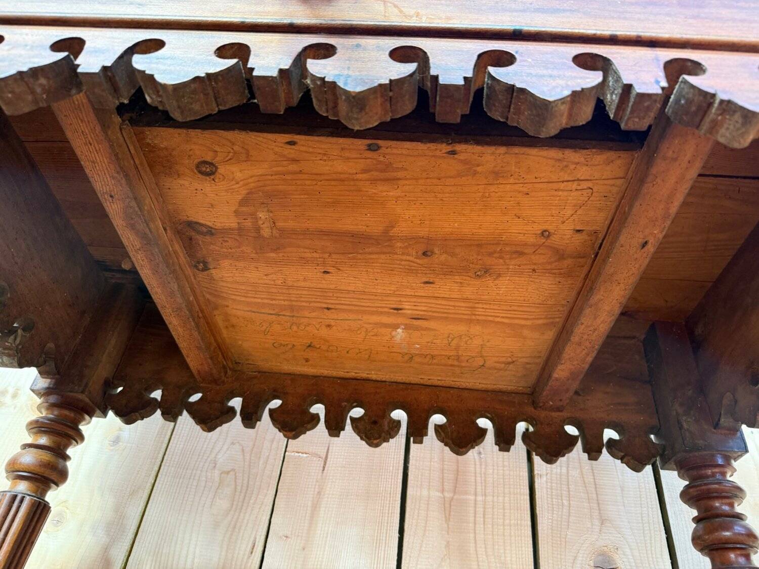 Butcher's block from the Restoration period – Solid wood, marble and brass