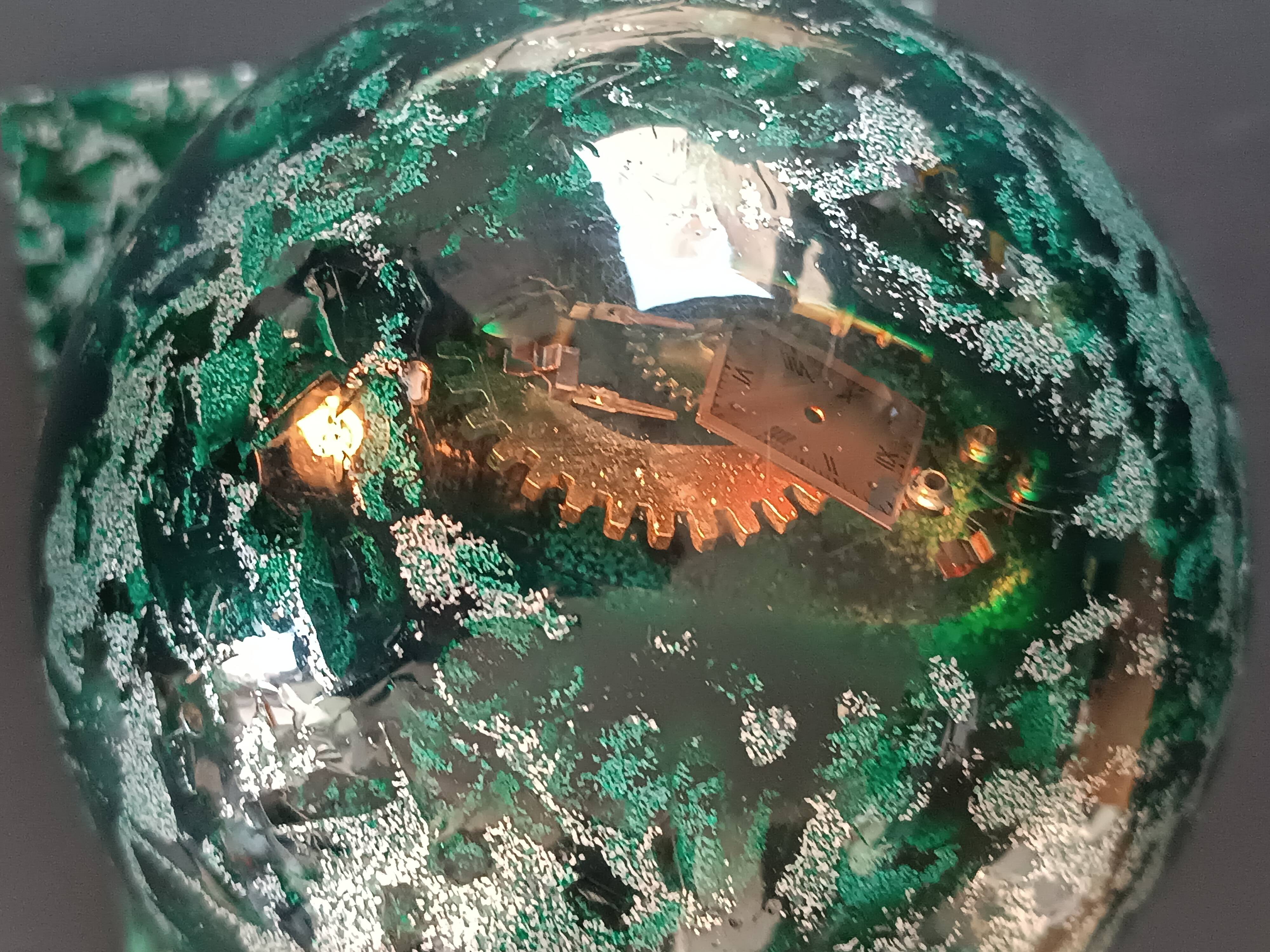 Design bookends in fractal resin with watchmaking inclusions.