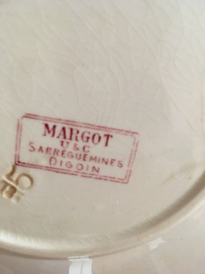 Five plates dessert and serving dish Digoin Sarreguemines model "Margot"