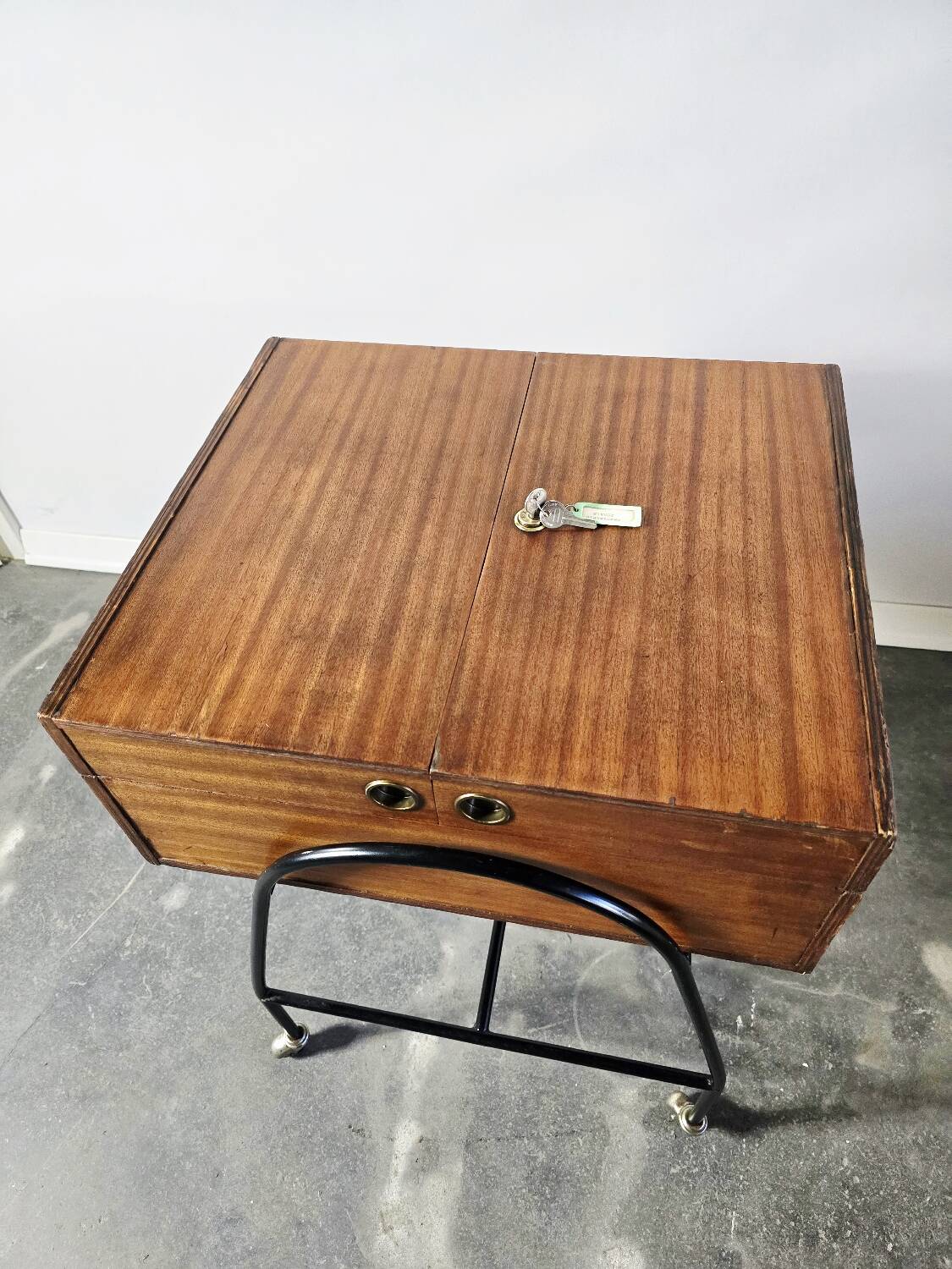 60s Mid-Century Modern Locking Rolling Cabinet / Side Table