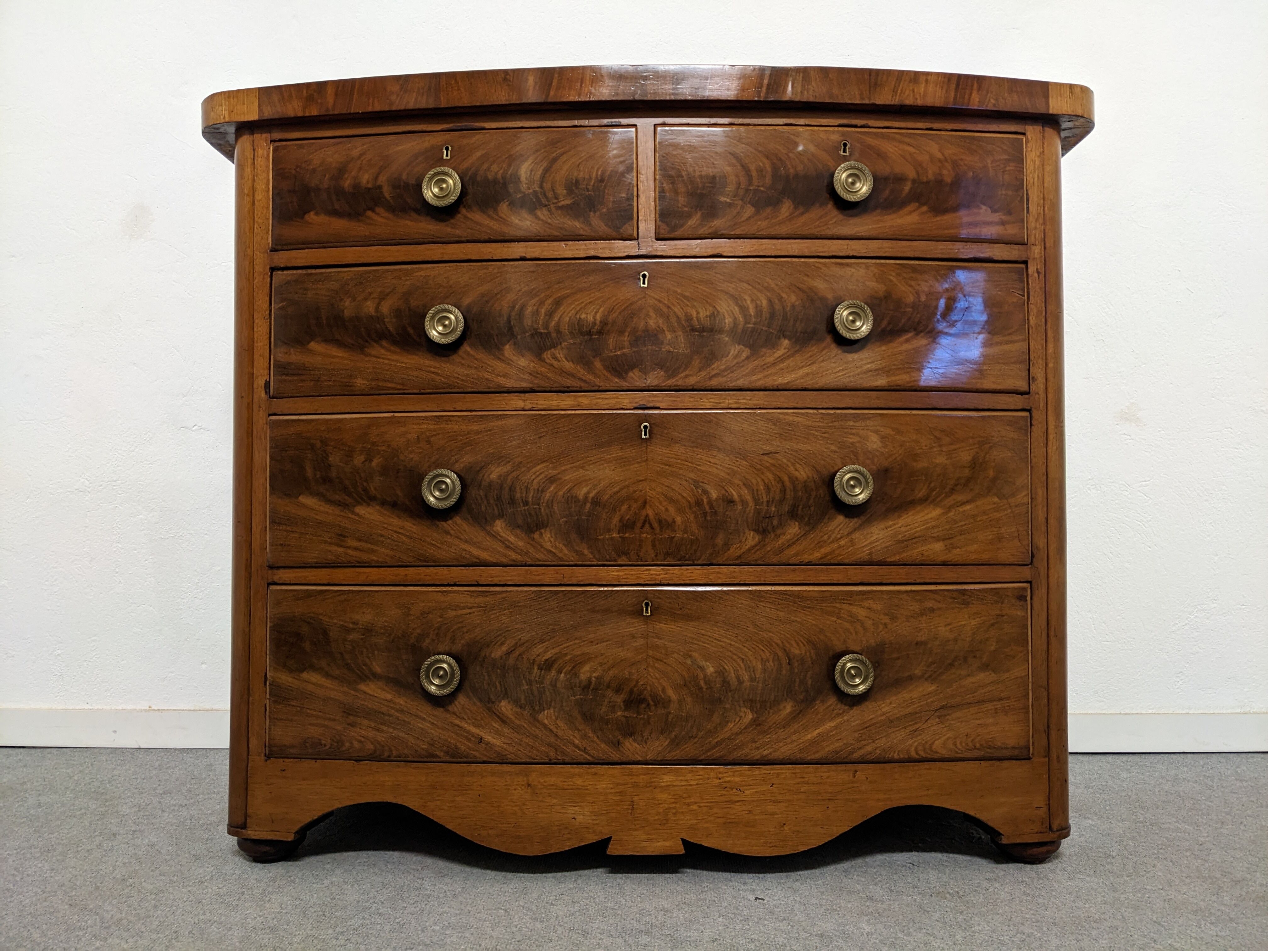 English mahogany chest of drawers circa 1900