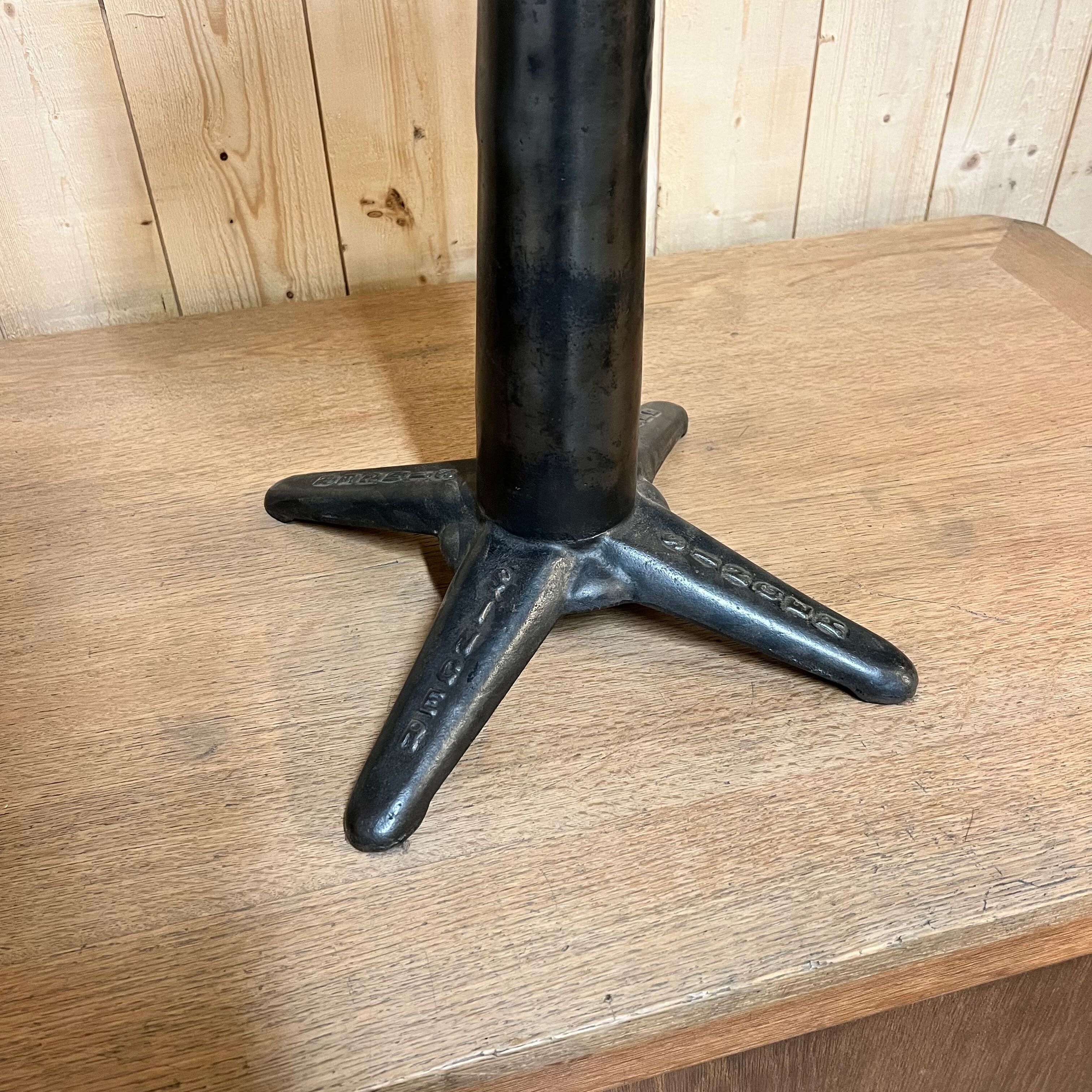 Adjustable Singer stool in cast iron 1930