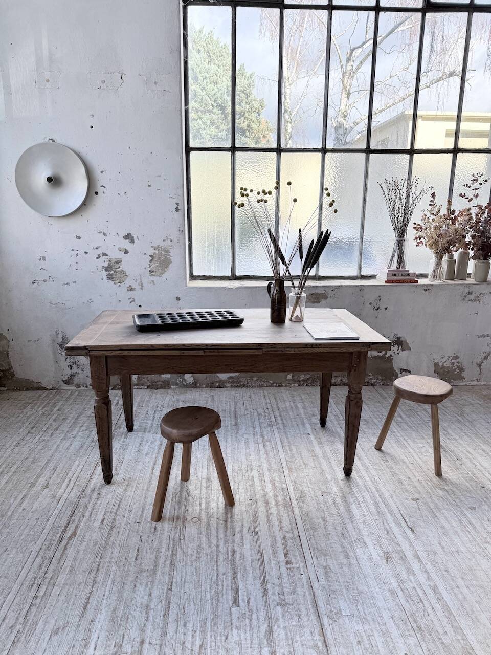 Solid oak farmhouse table with integrated extensions 1950