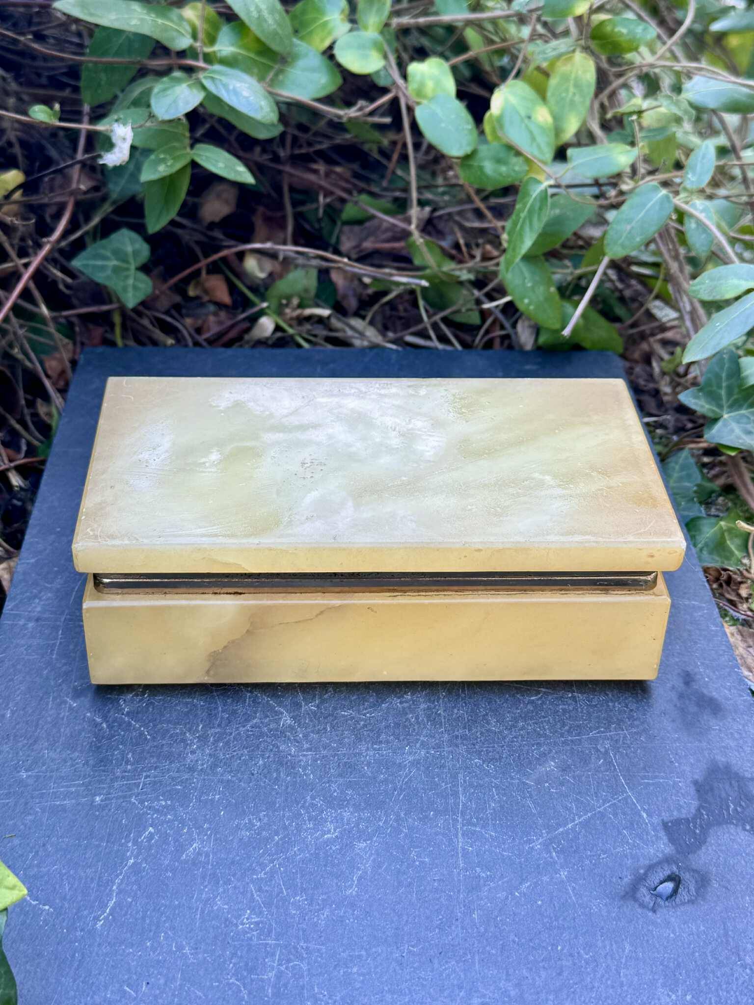 Large onyx trinket box from the 1960s, vintage Italy.