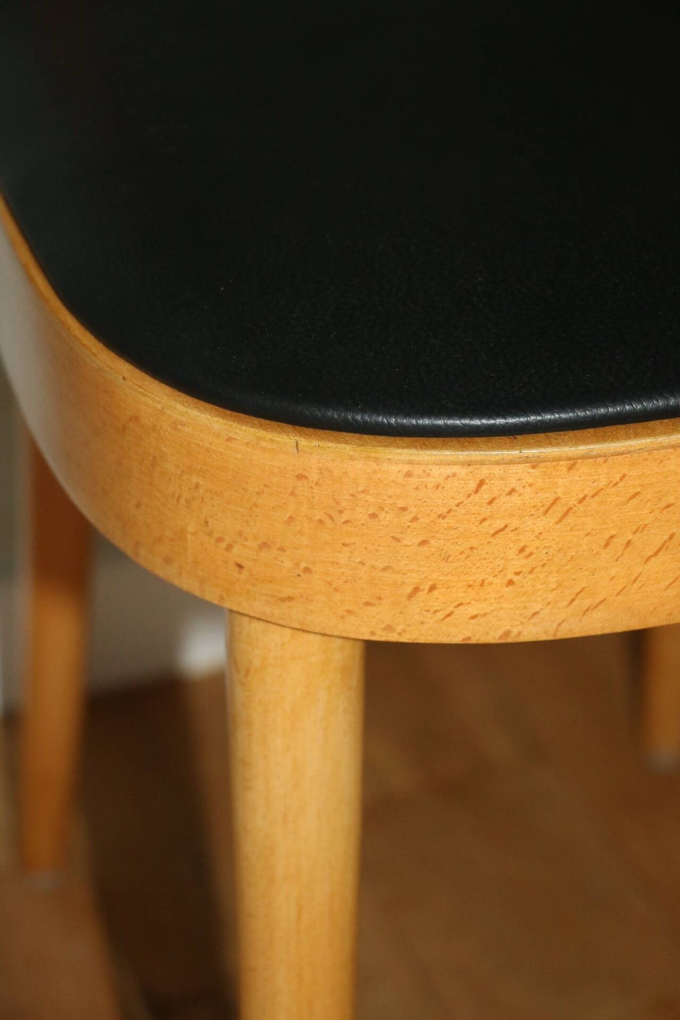 5 chaises baumann dos large skaï noir