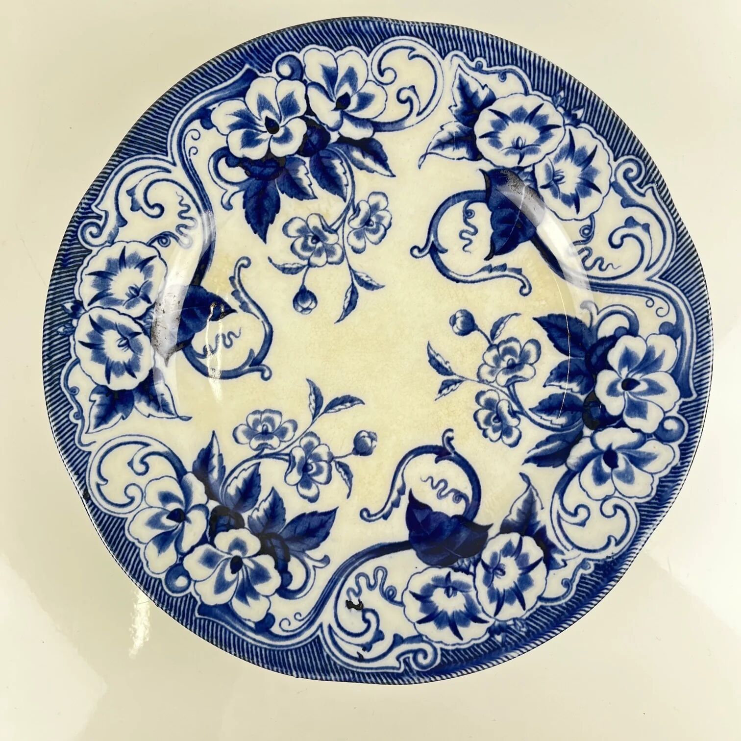 Plate on pedestal in ironstone "Flora" – Creil and Montereau, 19th century, blue