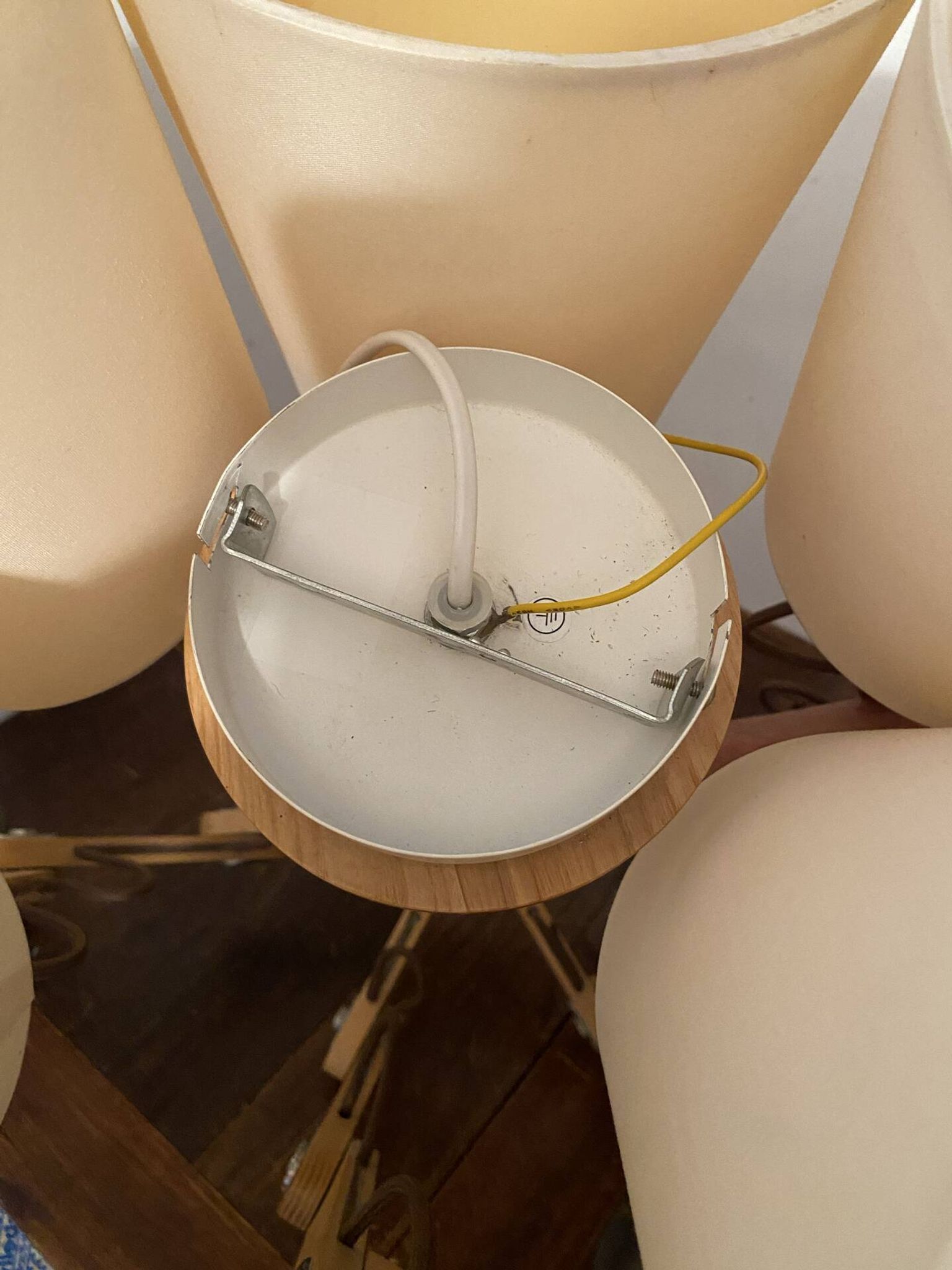 Scandinavian chandelier with articulated arms