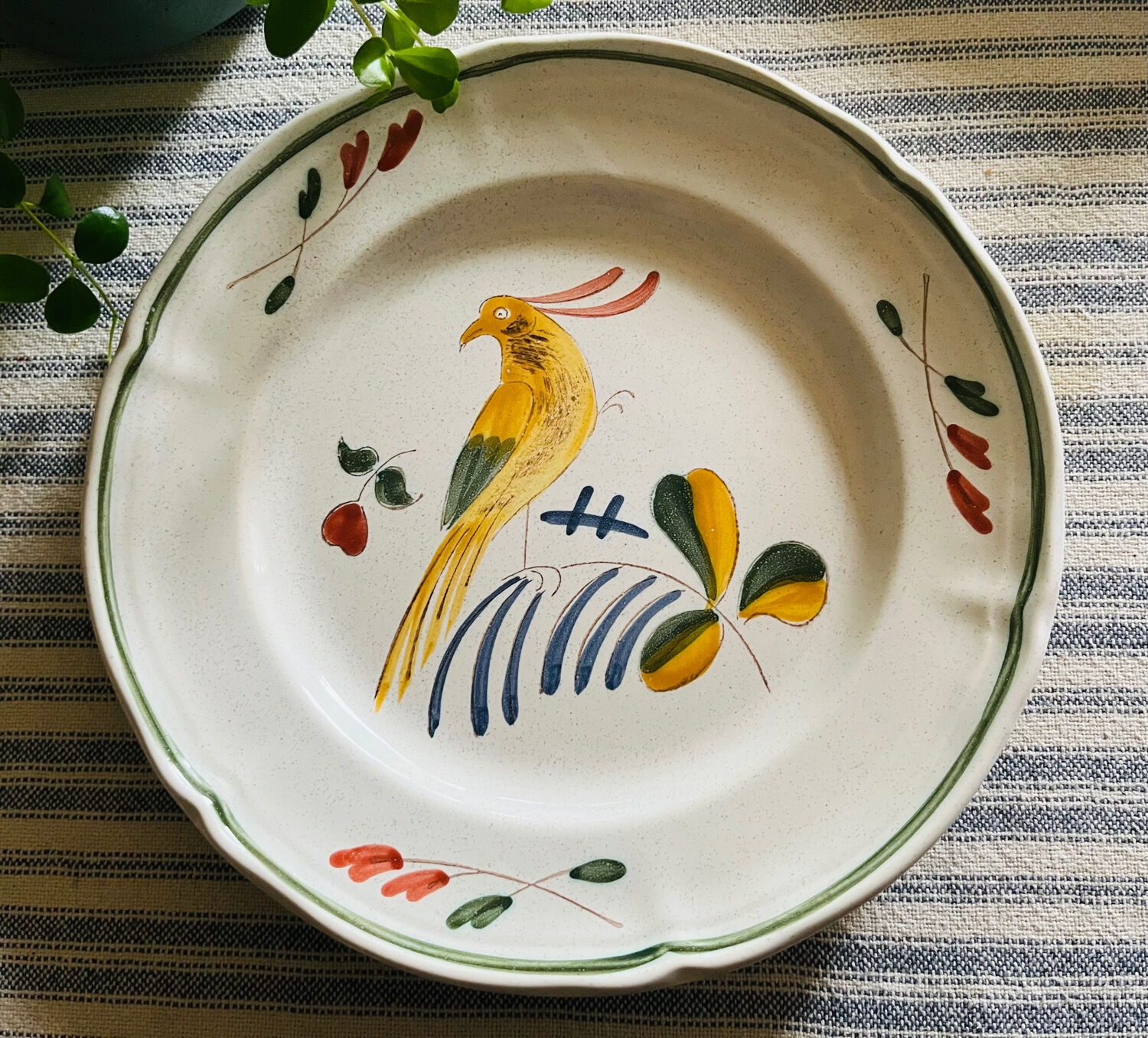 Assiette en grès faite main décor oiseau