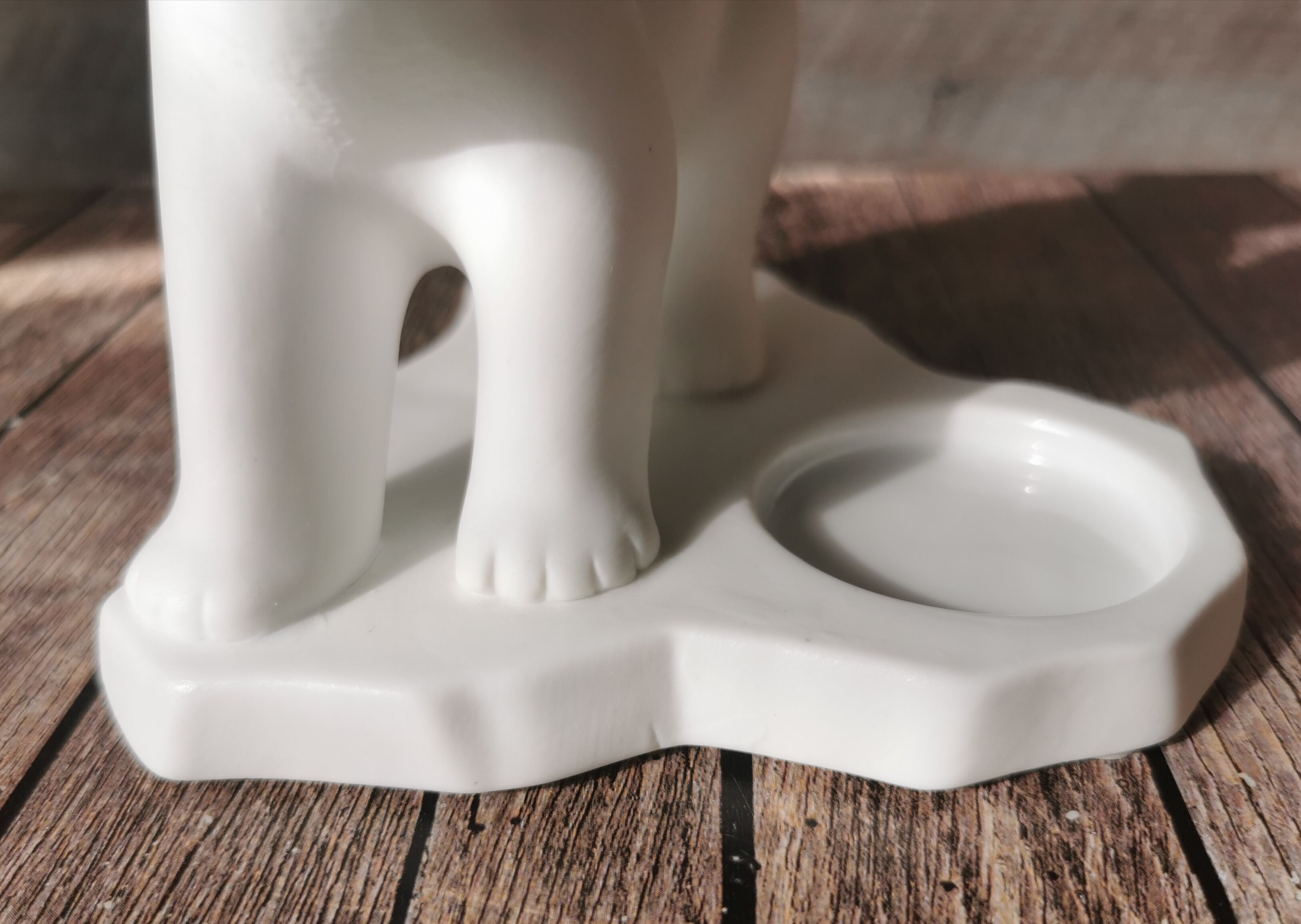 Polar bear candle holder