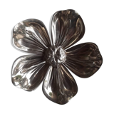 Flower ashtray with removable petals