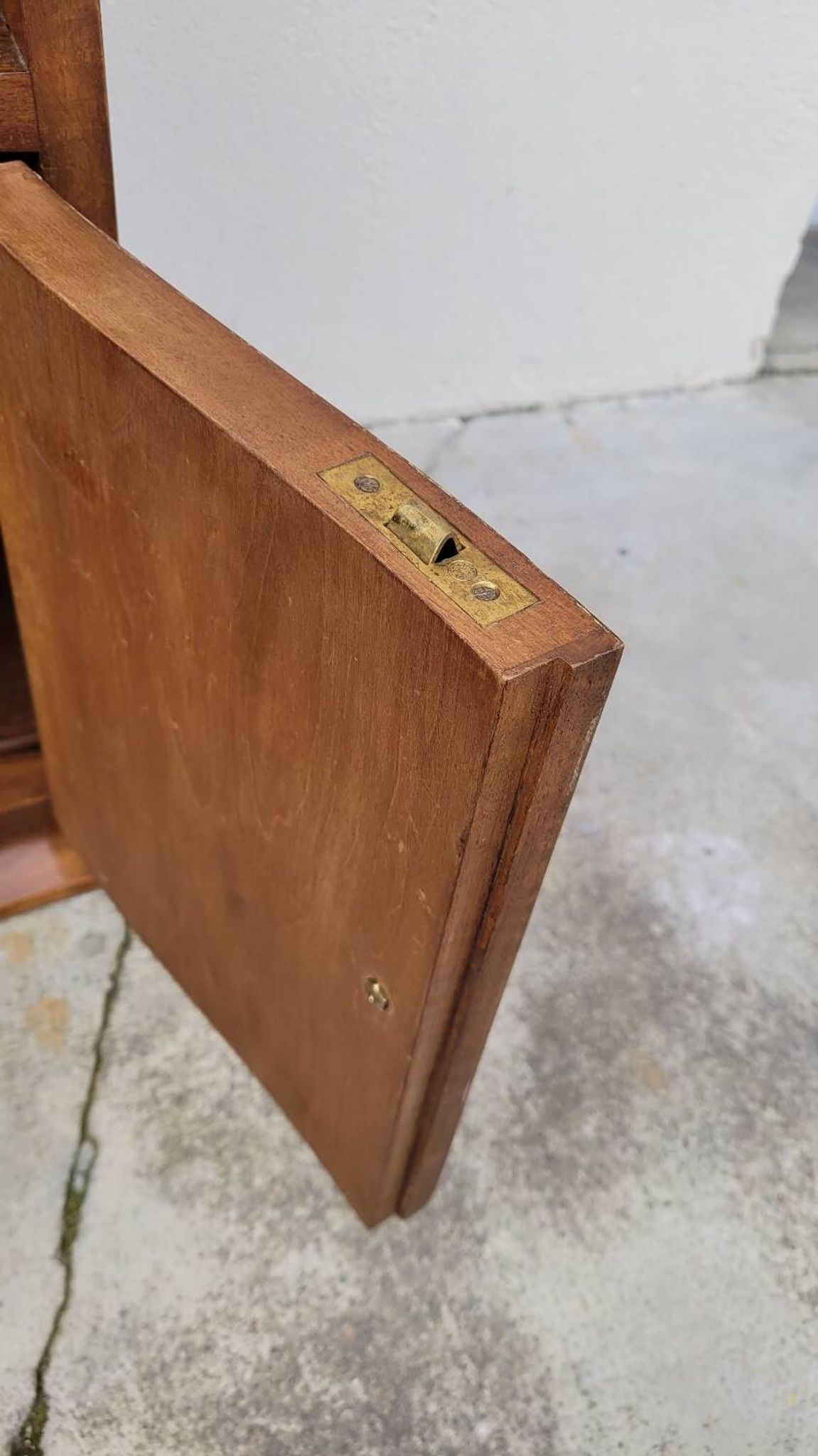 Meuble commode d'époque Art Déco en loupe de noyer -1930s