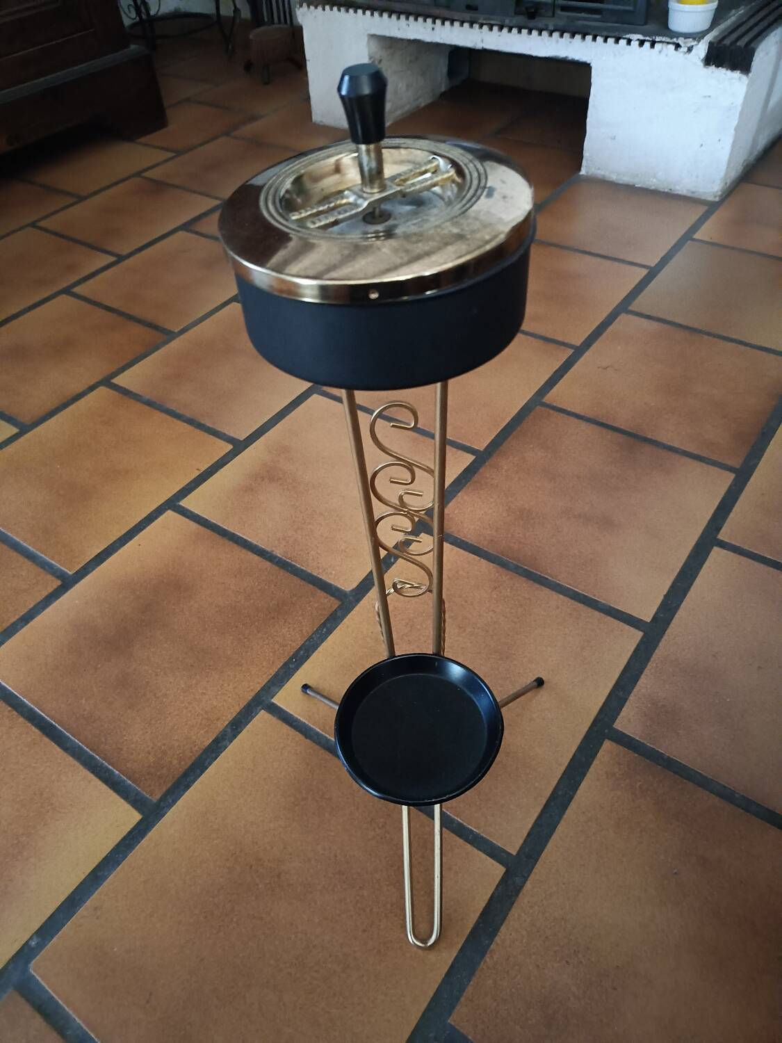 Cendrier tourniquet vintage pied central