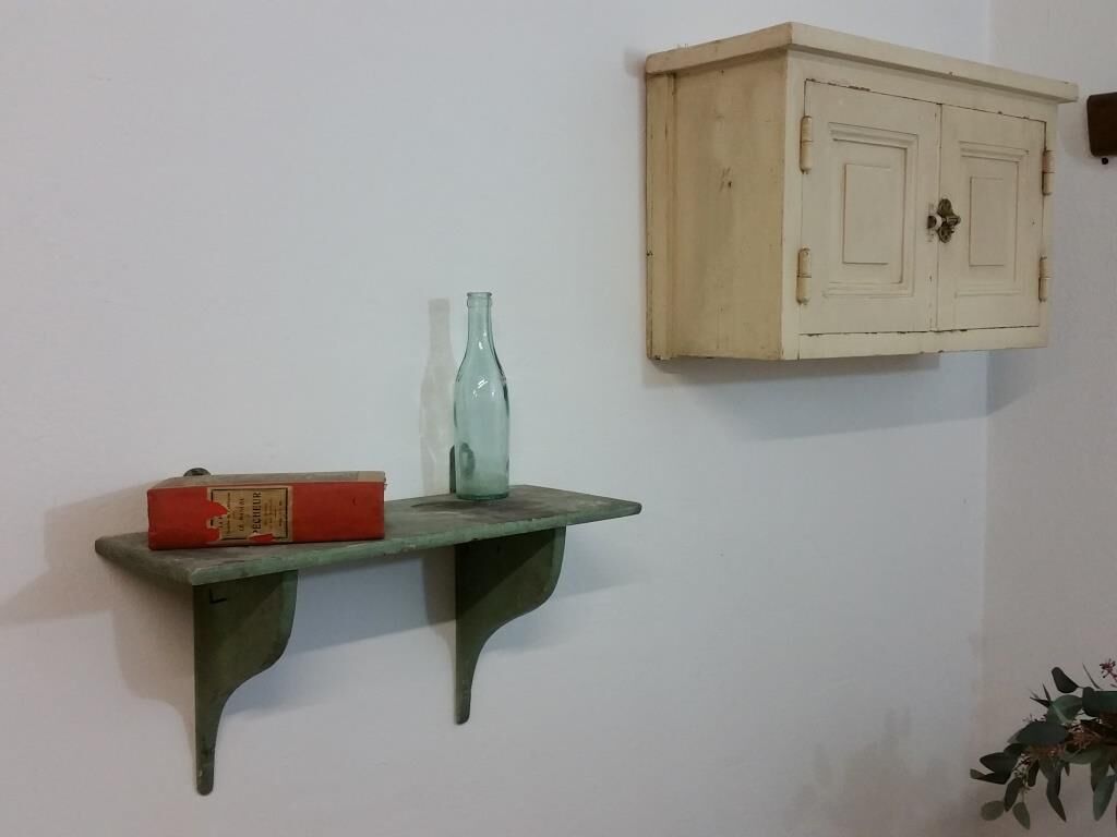 Wall shelf