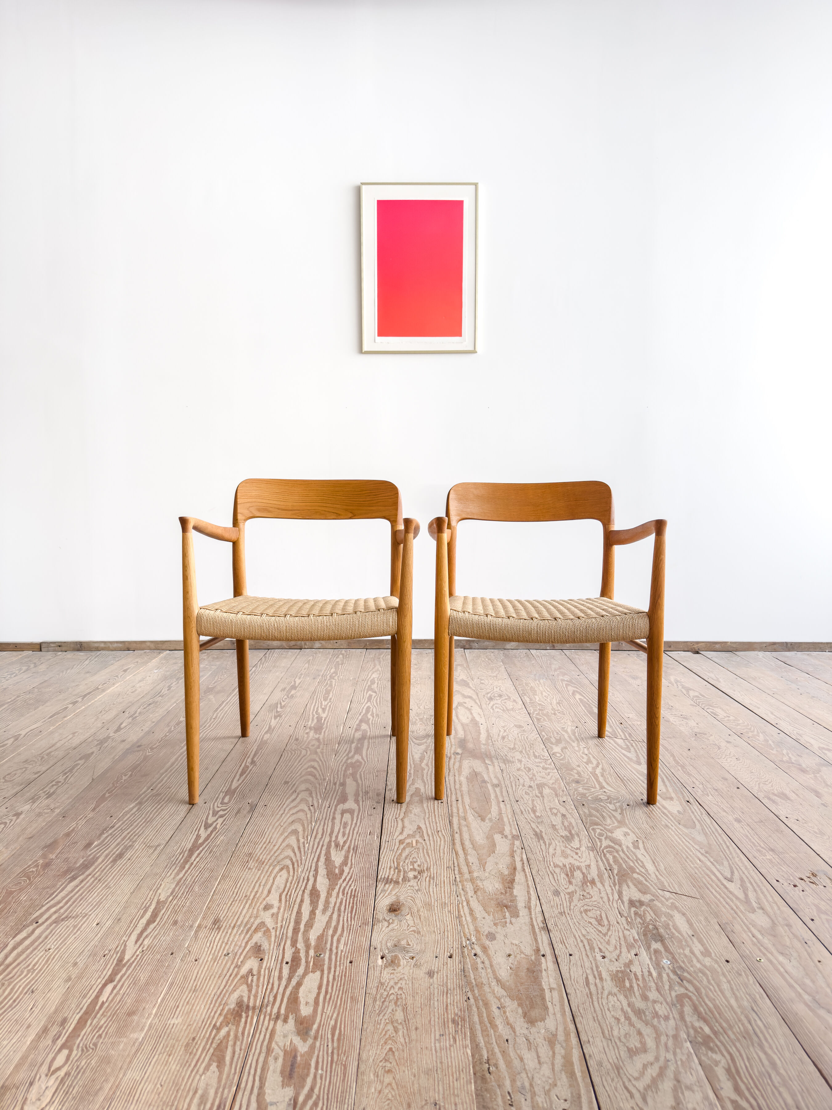 Paire de chaises de salle à manger modèle 56 par Niels O. Møller en chêne