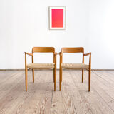 Paire de chaises de salle à manger modèle 56 par Niels O. Møller en chêne