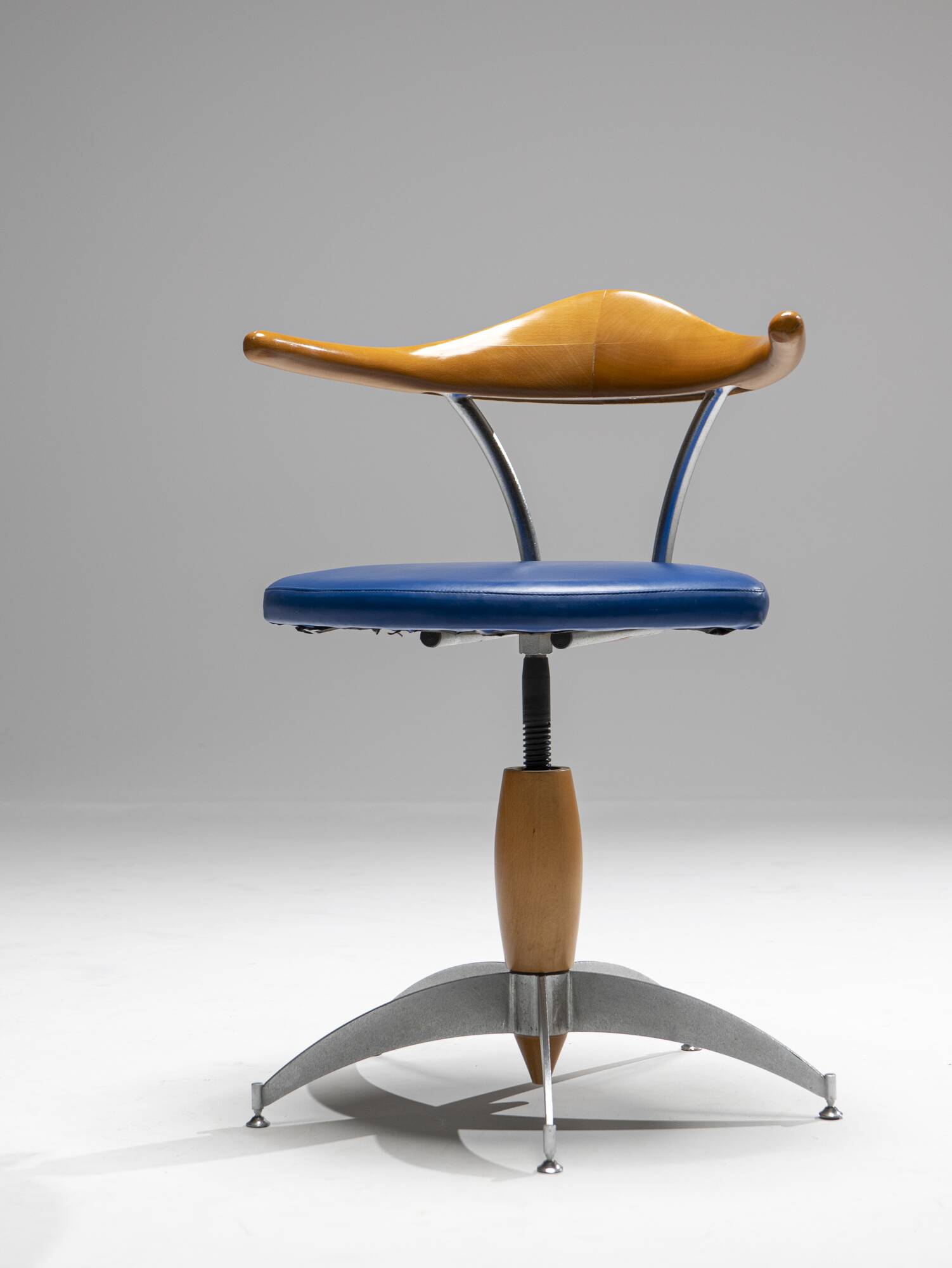 Chaise pivotante, Italie, années 1980