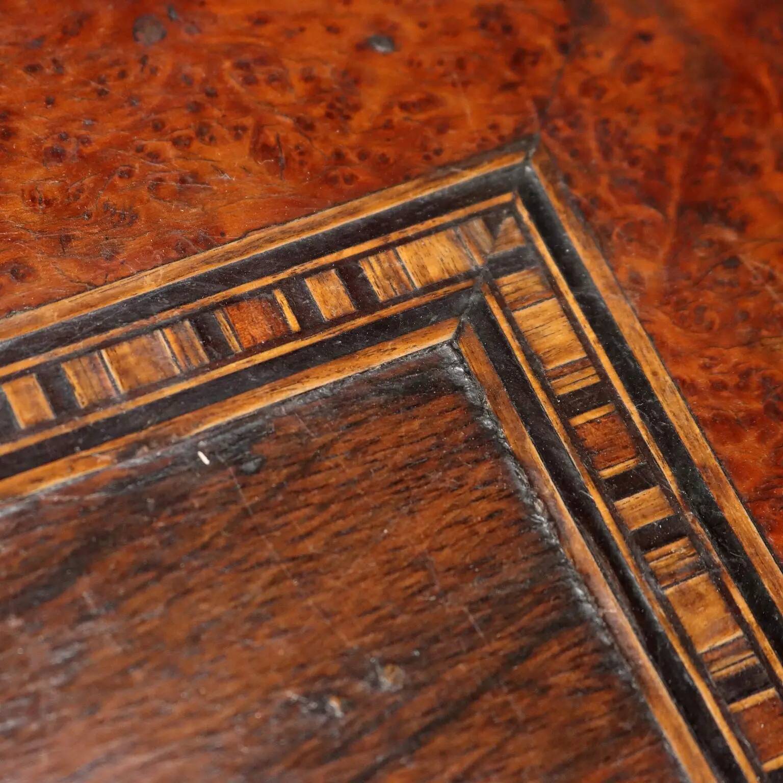 Table d’appoint ancienne en hêtre et métal, Italie, XXe siècle