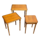 Suite de 3 tables gigognes en merisier des années 1960