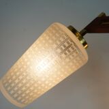 Lustre en teck, laiton et verre à 8 lumières de style sputnik des années 1960.