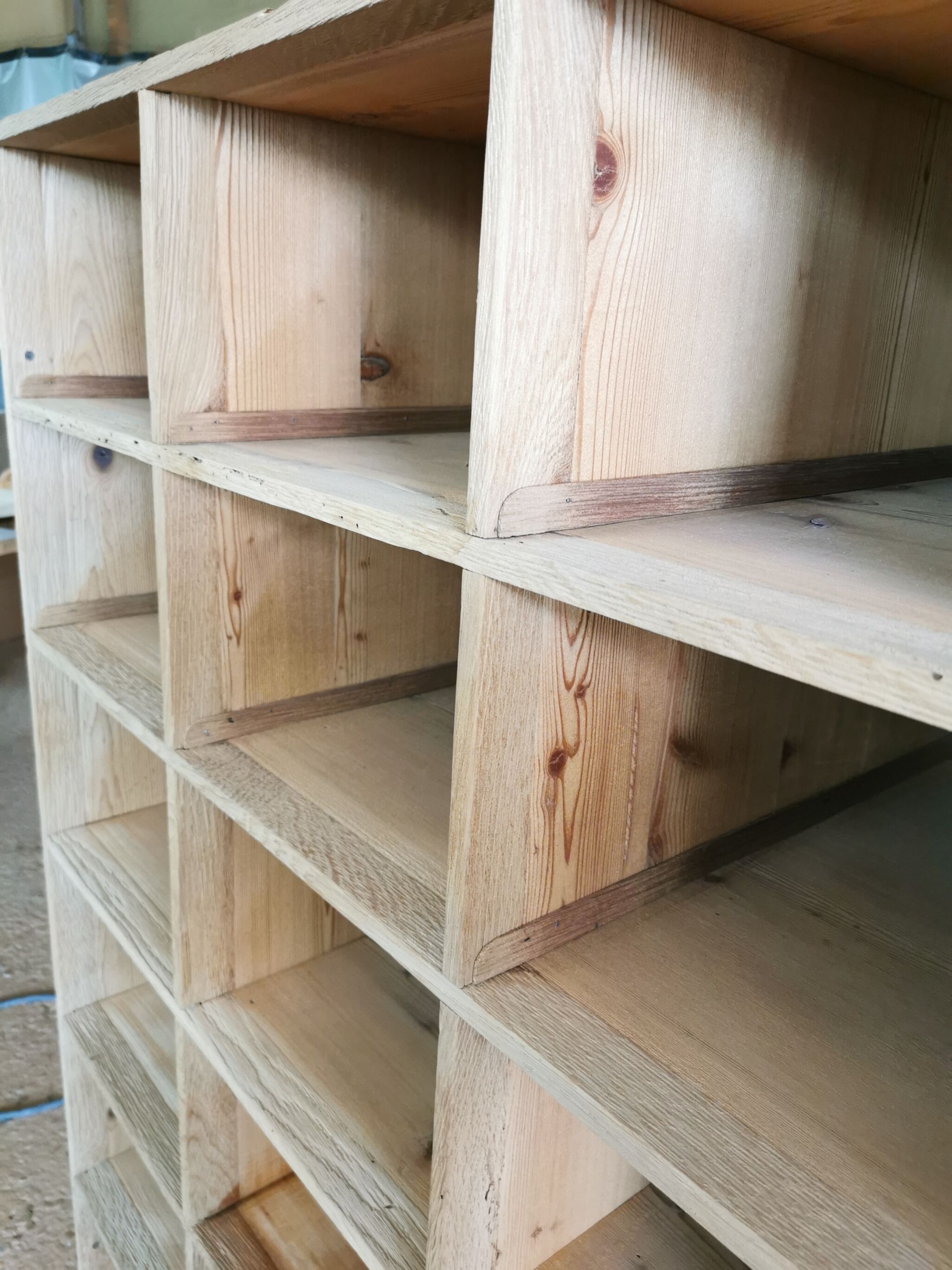 Trade furniture 24 lockers