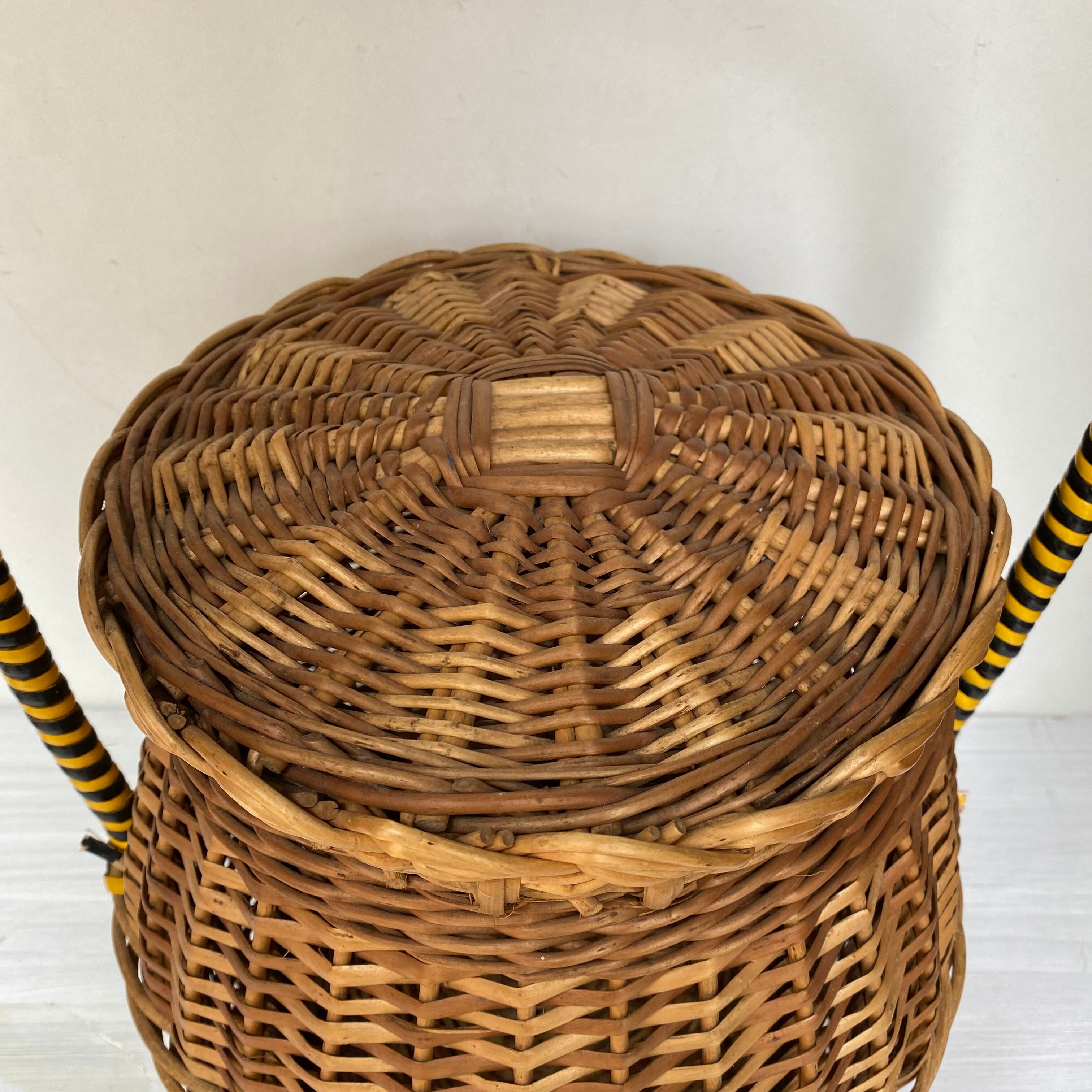 Vintage basket with lid