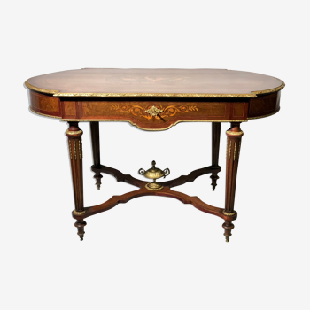 Middle table with spacer with central decoration inlaid with period flowers late nineteenth.