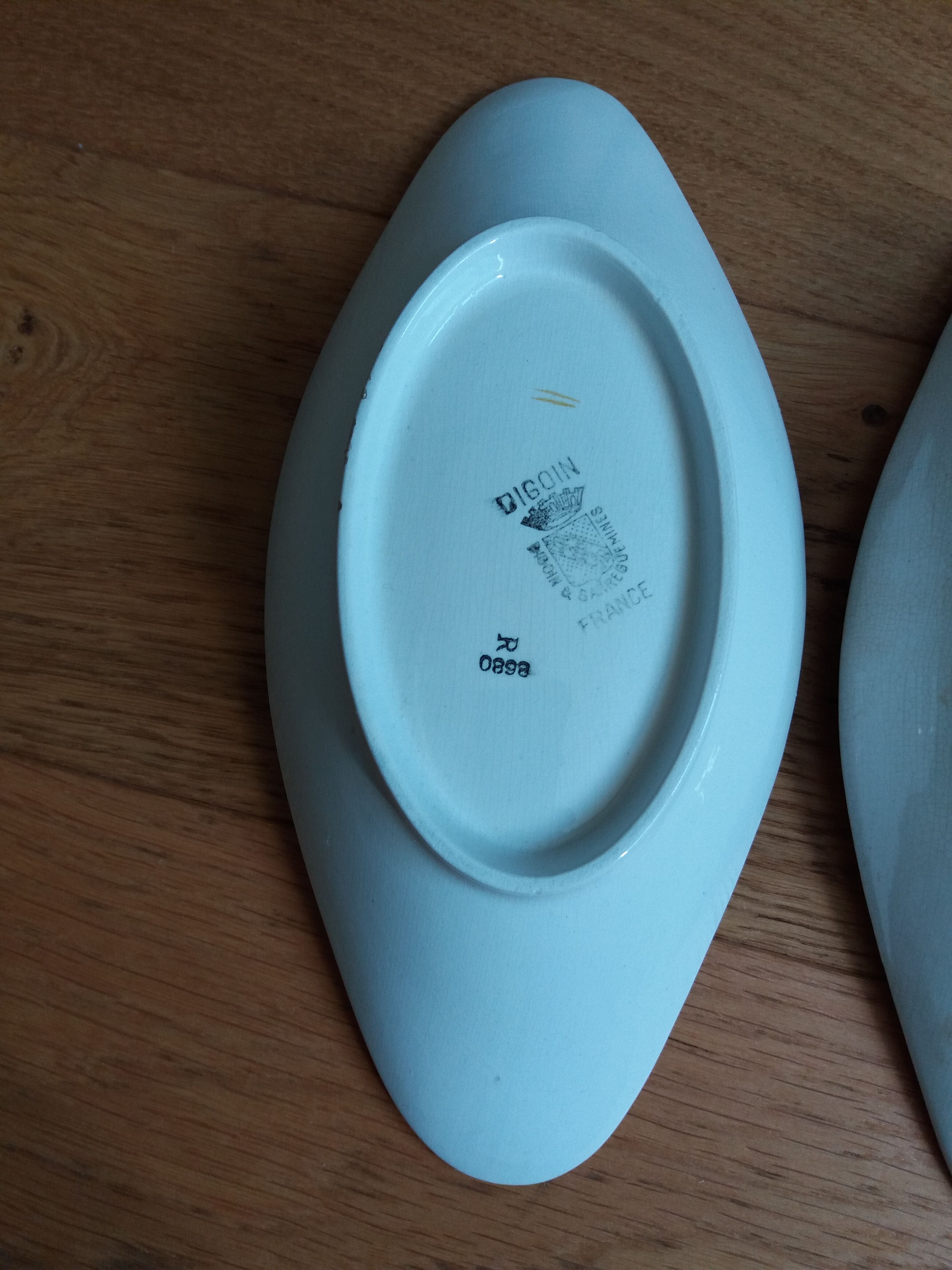 Ramekins raviers in earthenware Digoin Sarreguemines stencil decoration