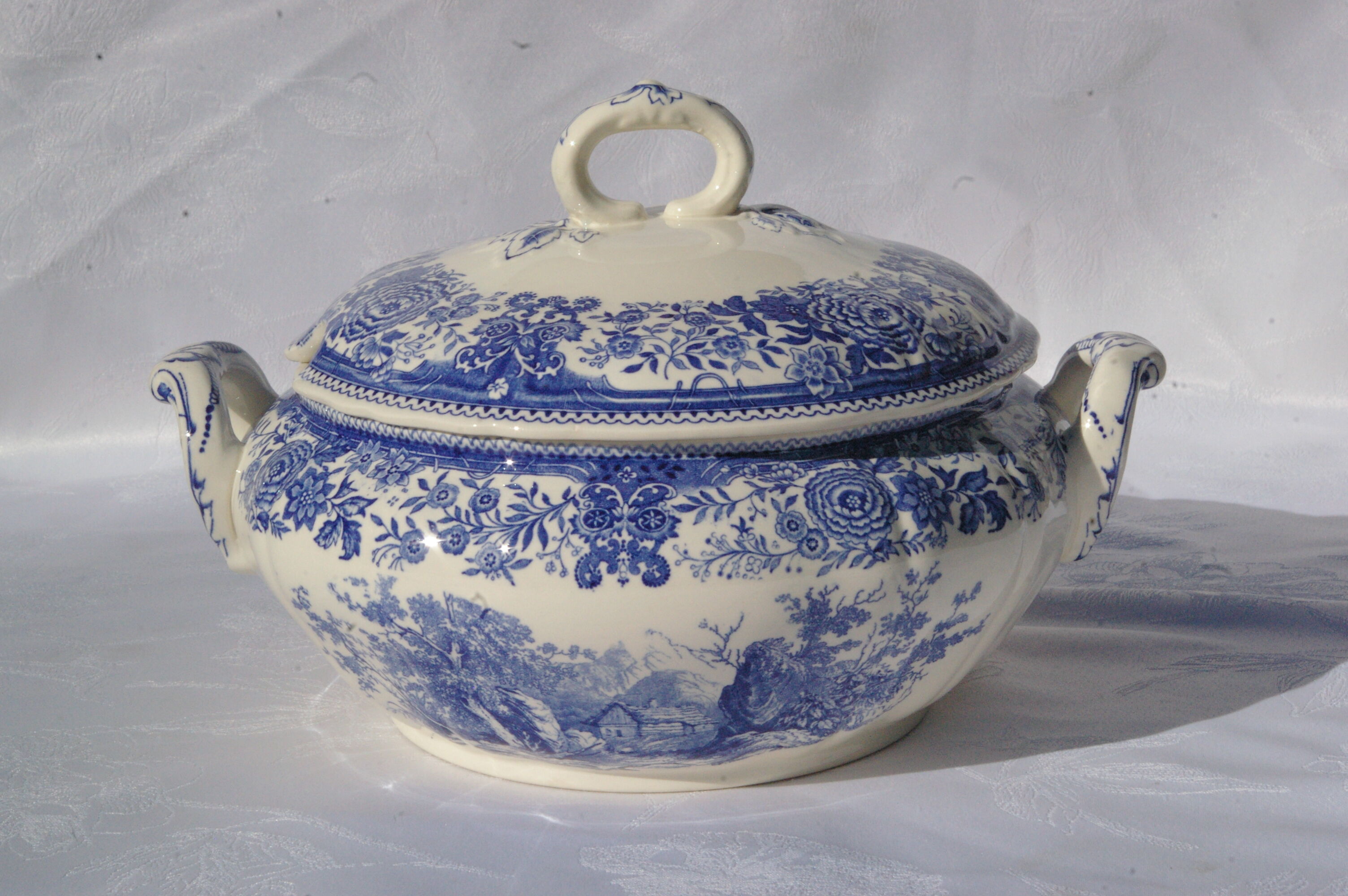 Soup pot in earthenware Villeroy & Boch model Blue Burgenland - Perfect condition