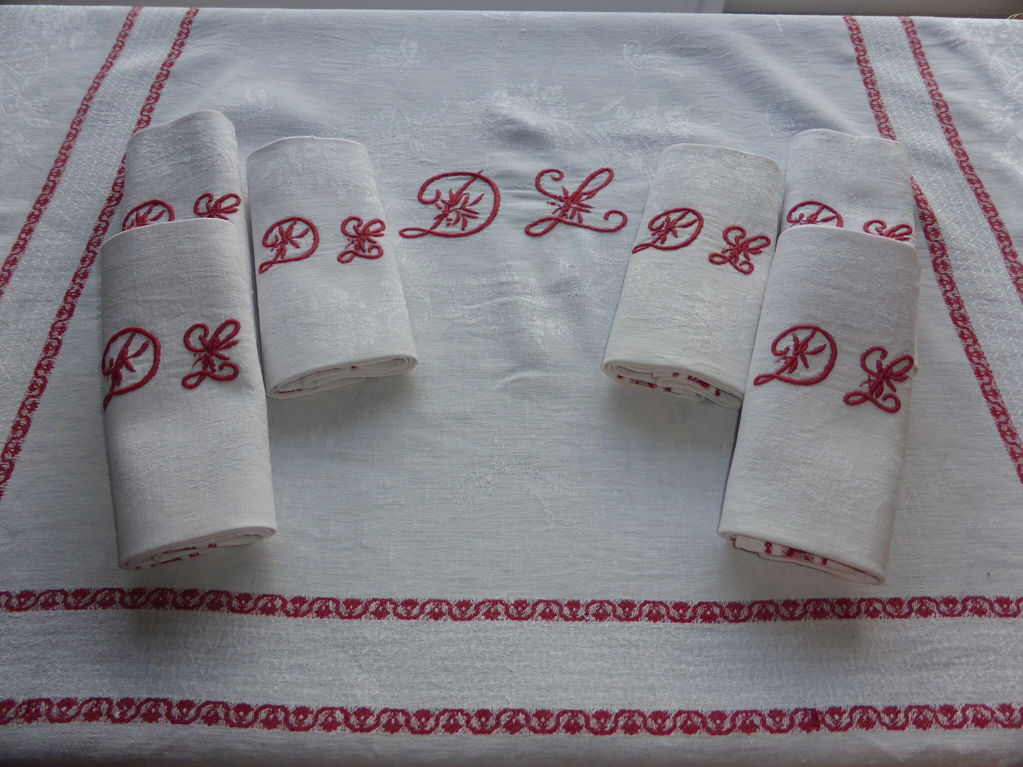 Antique tablecloth and 6 damask towels decoration foliage + dragonfly embroidered DL