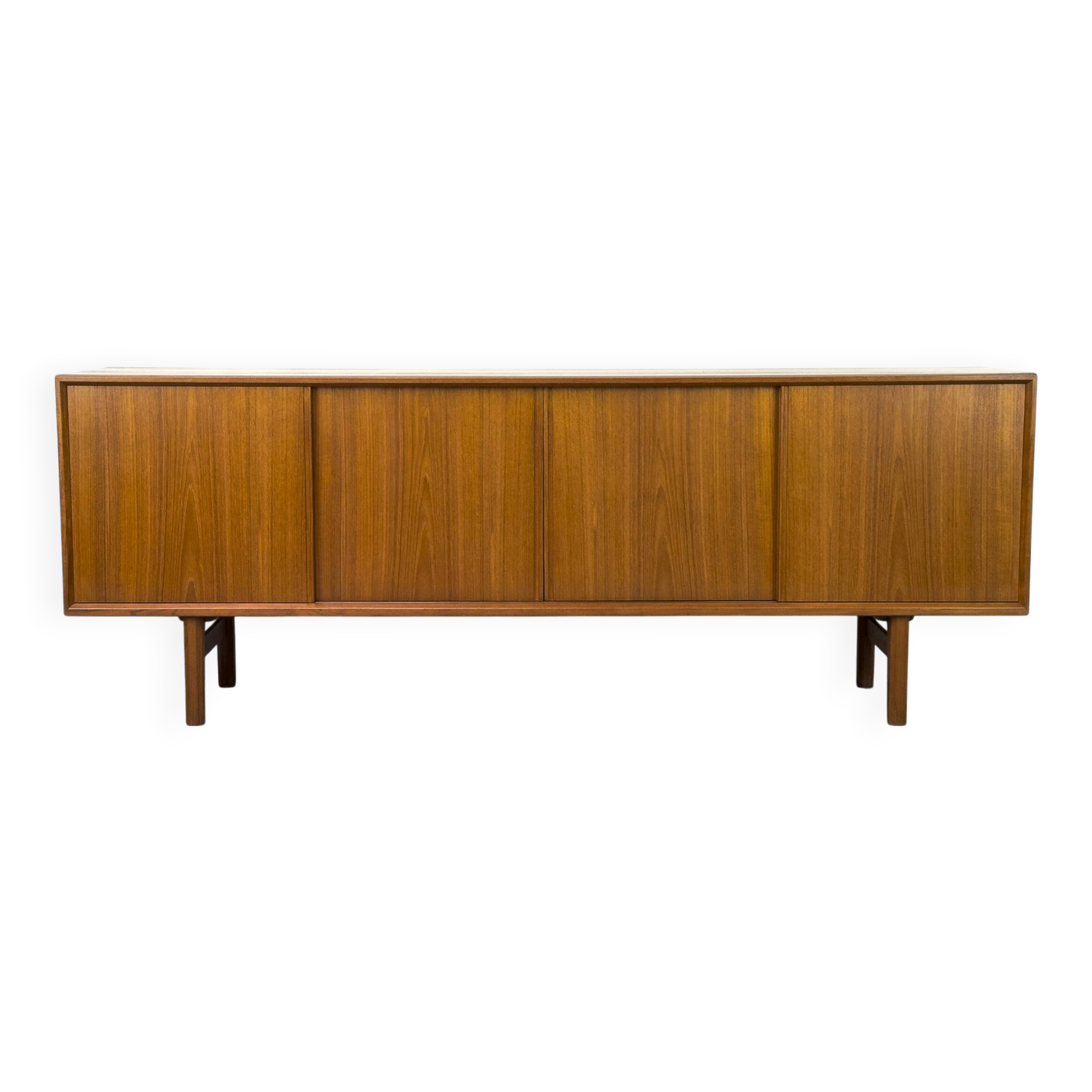 Buffet danois en teck par Henning Kjaernulf pour Bruno Hansen, années 1960