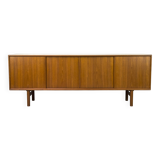 Buffet danois en teck par Henning Kjaernulf pour Bruno Hansen, années 1960