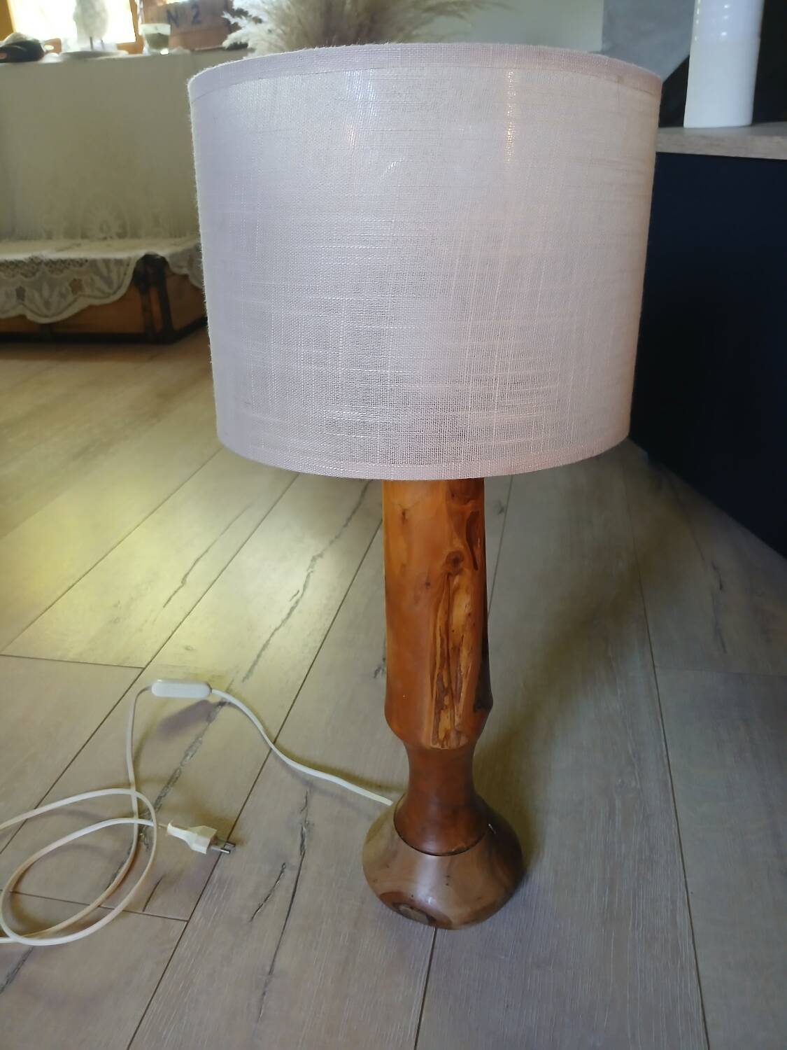 Lampe de table avec pied en bois massif
