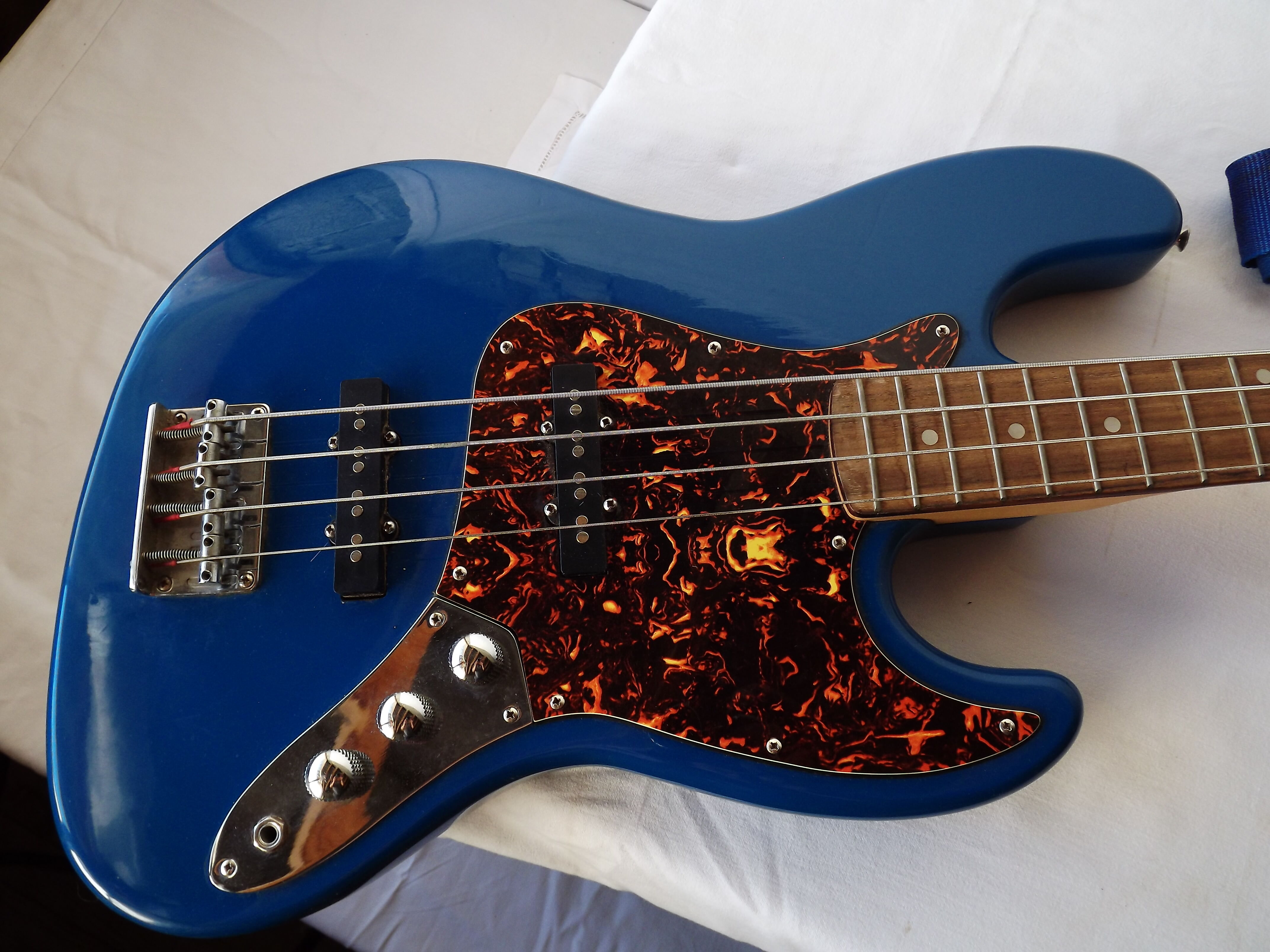 Bass guitar "Stringer"