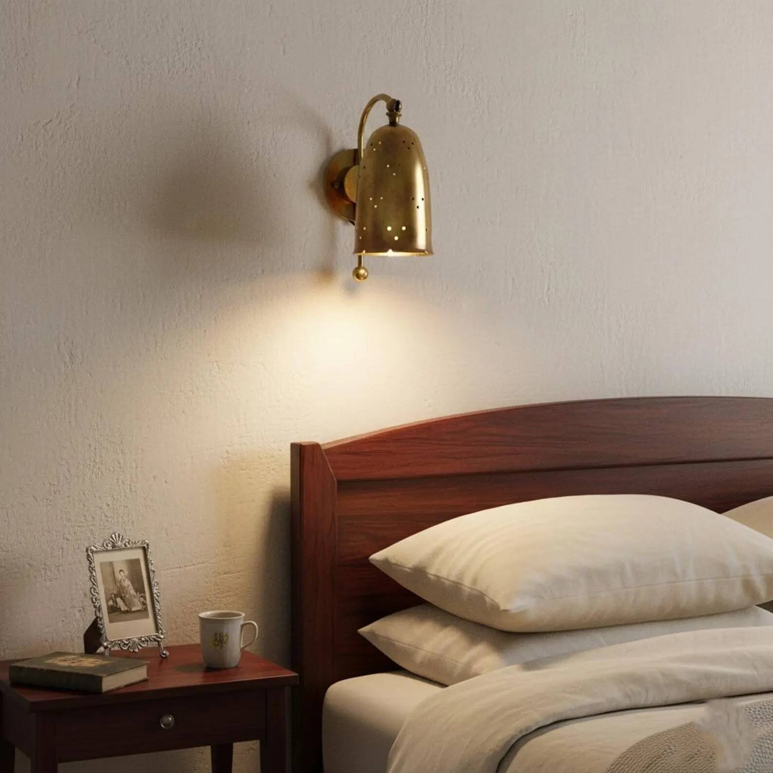 Applique artisanale vintage en laiton perforé de style scandinave