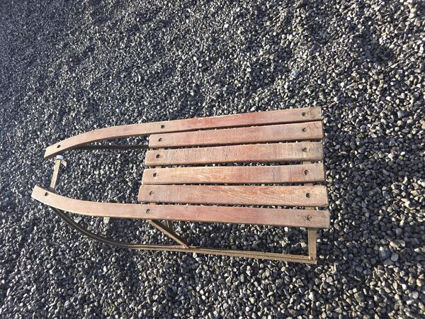 Luge vintage en bois et fer