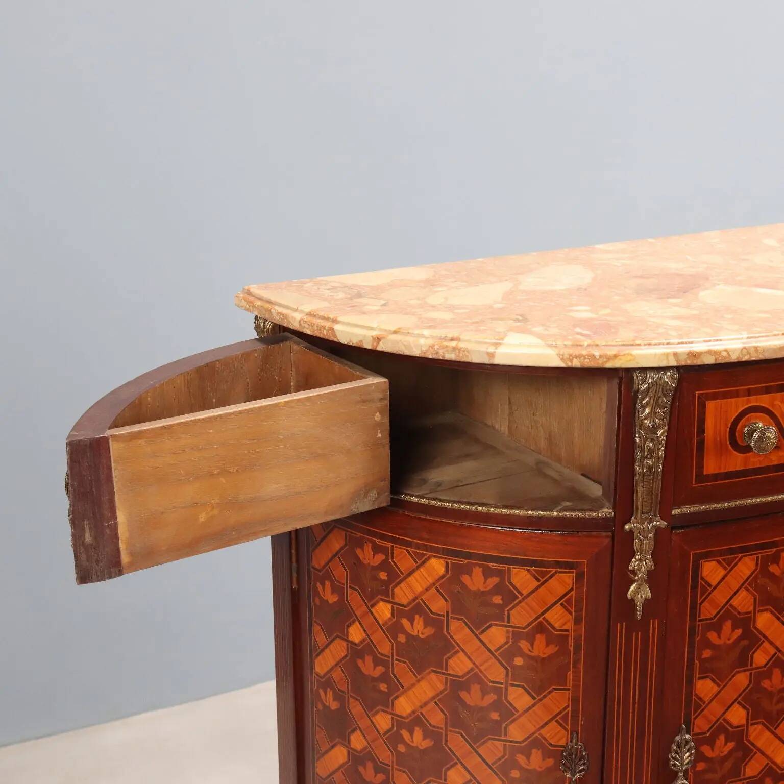 Buffet demi-lune ancien de style néoclassique XXe siècle