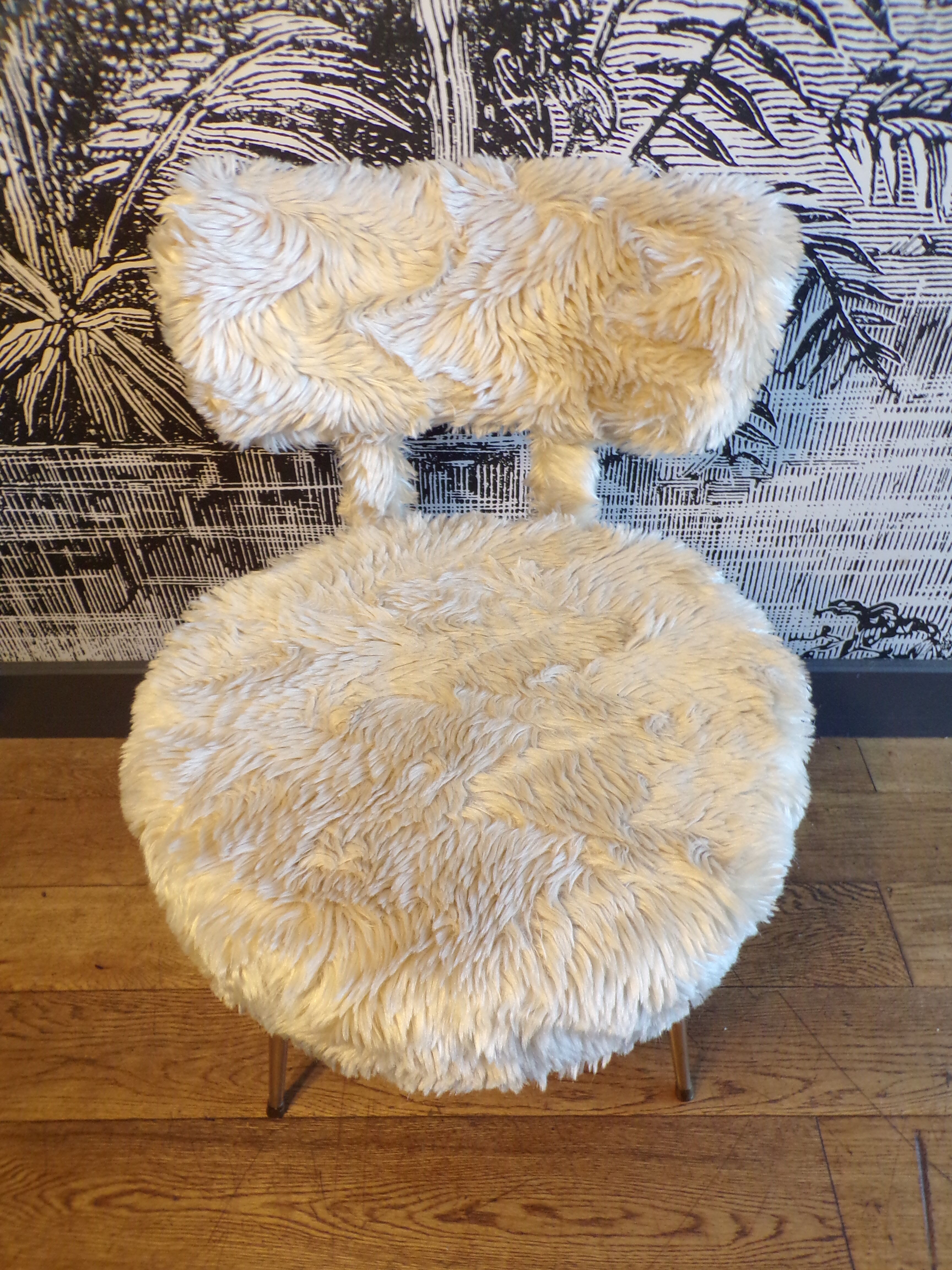 Vintage moumoute chair