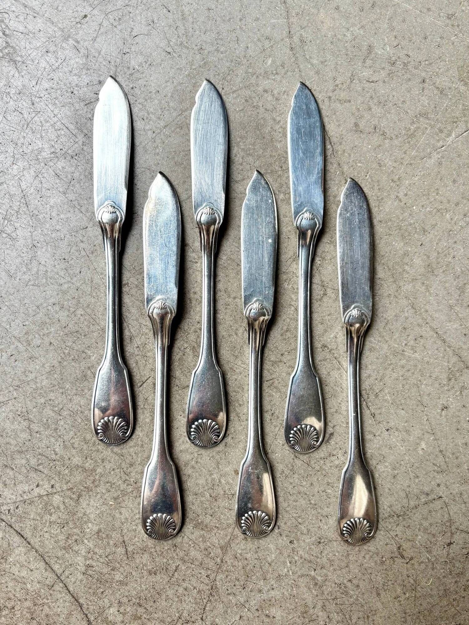 6 Christofle fish knives in silver-plated metal, shell design.