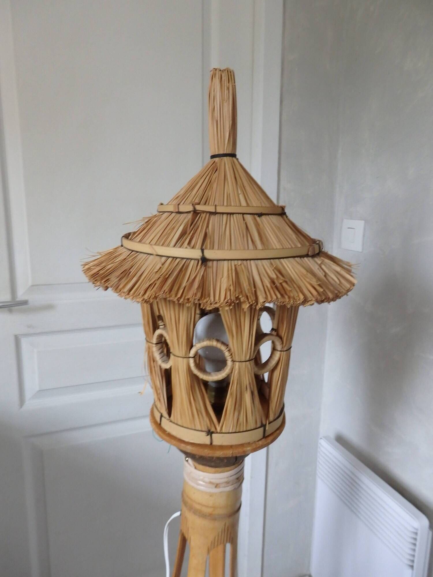 Lampadaire vintage en bambou et rotin