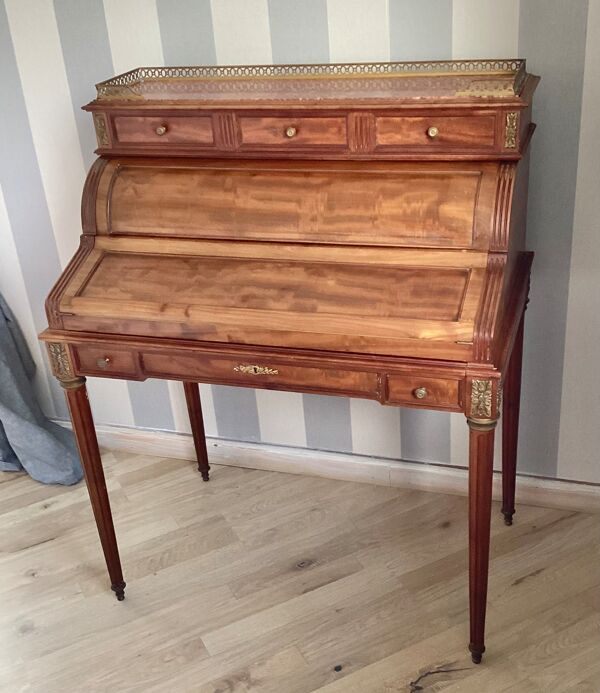 Ancienne table bureau cylindre en acajou dimension : hauteur -112cm- largeur -90cm- profondeur -55cm