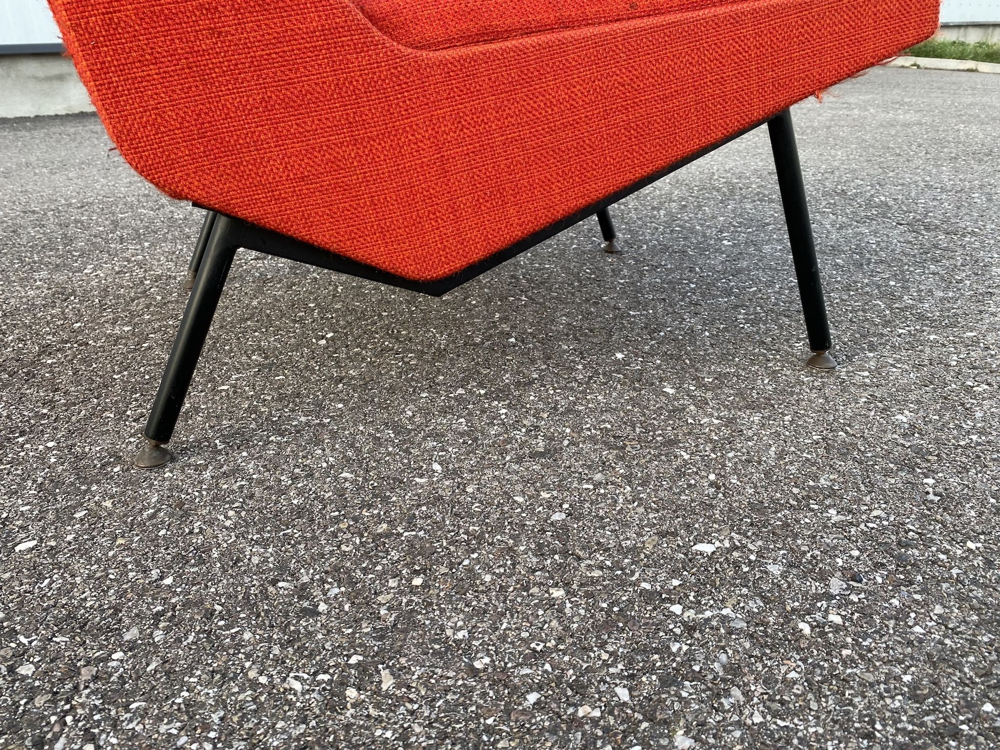 Troika design seat Paul Geoffroy edited by Airborne