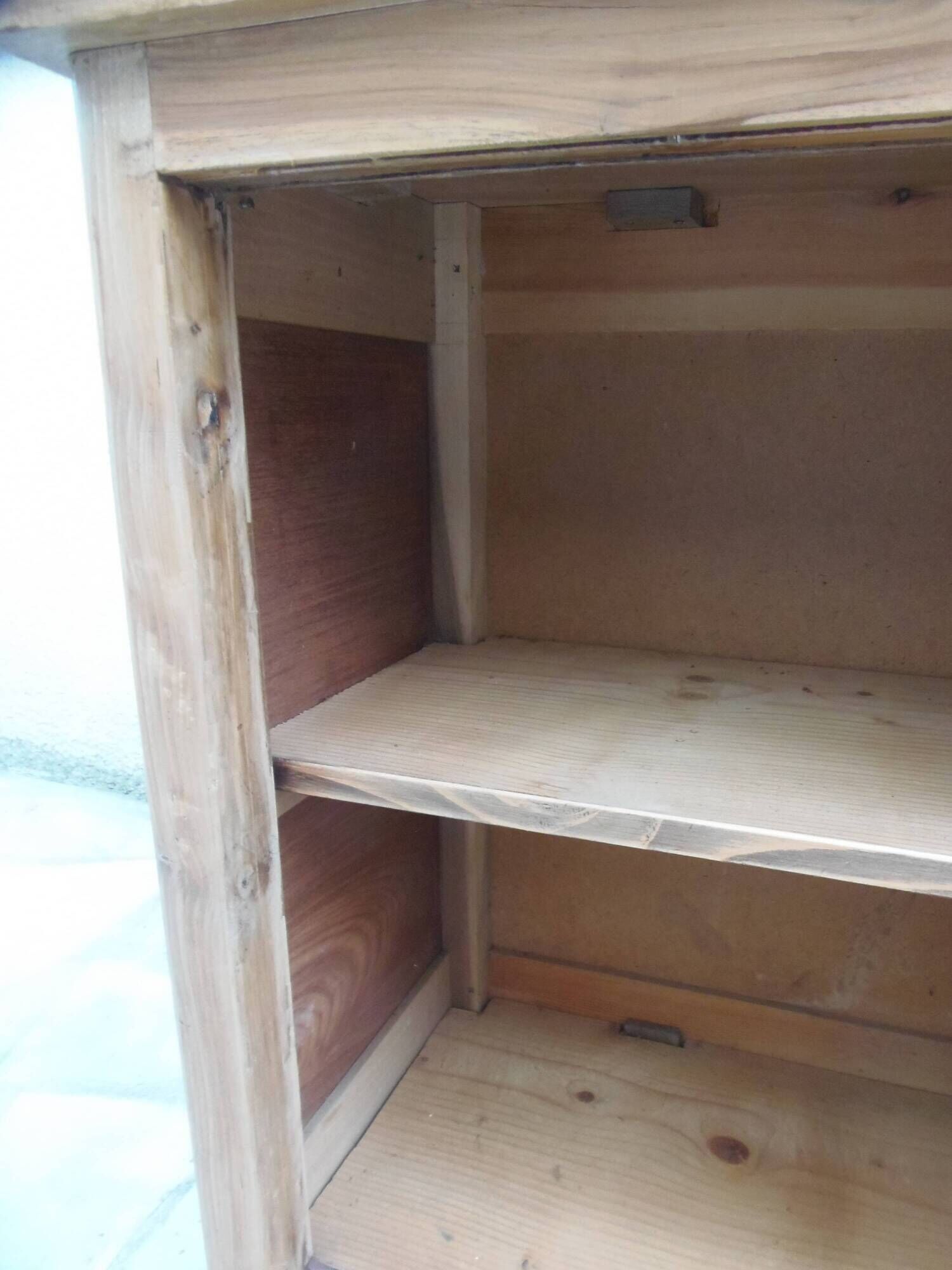 Vintage wooden buffet with a waxed finish, 2 sliding doors.