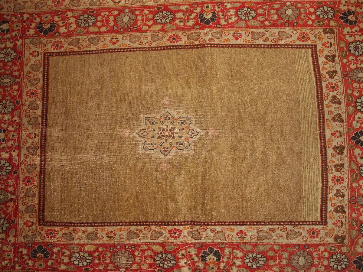 Handmade antique Persian Tabriz rug 121cm x 167cm 1900s